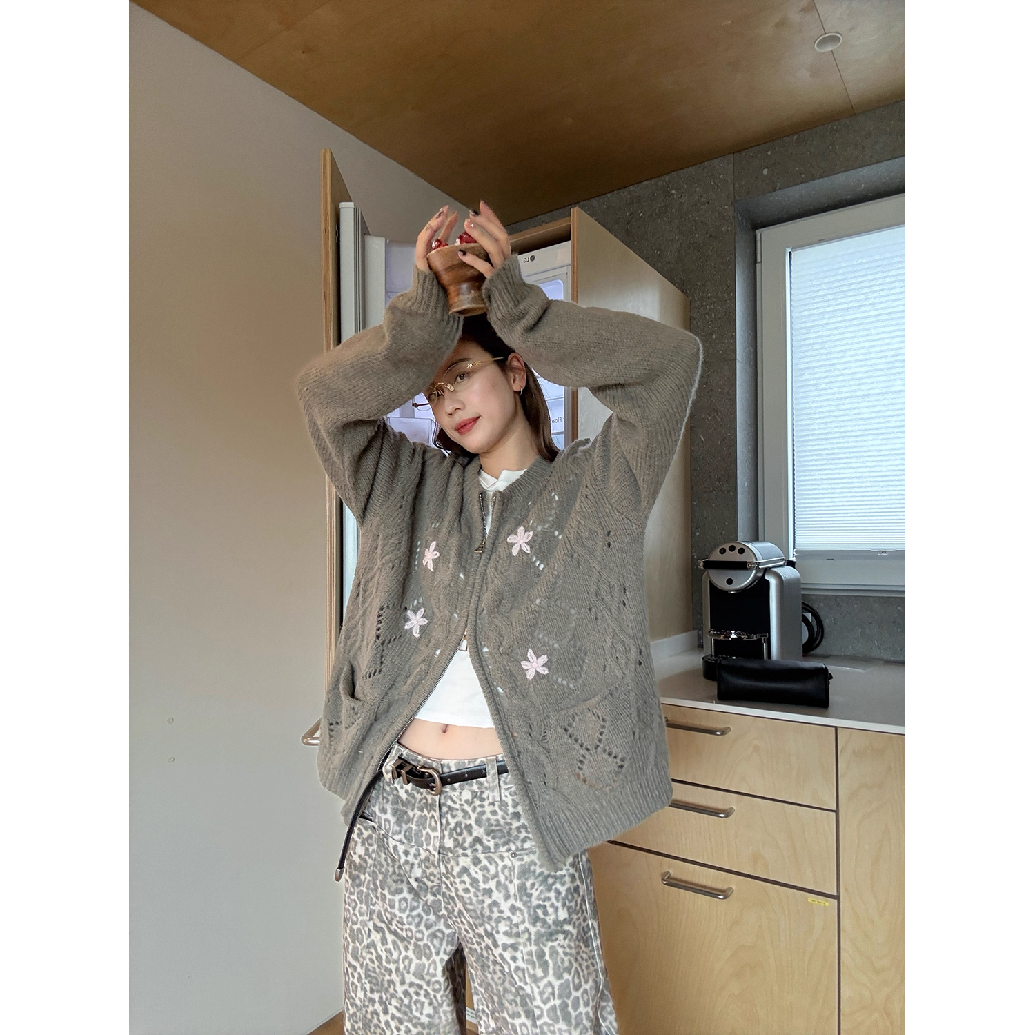 LelyMooch 小花刺しゅうウールジップカーディガン  LEM230