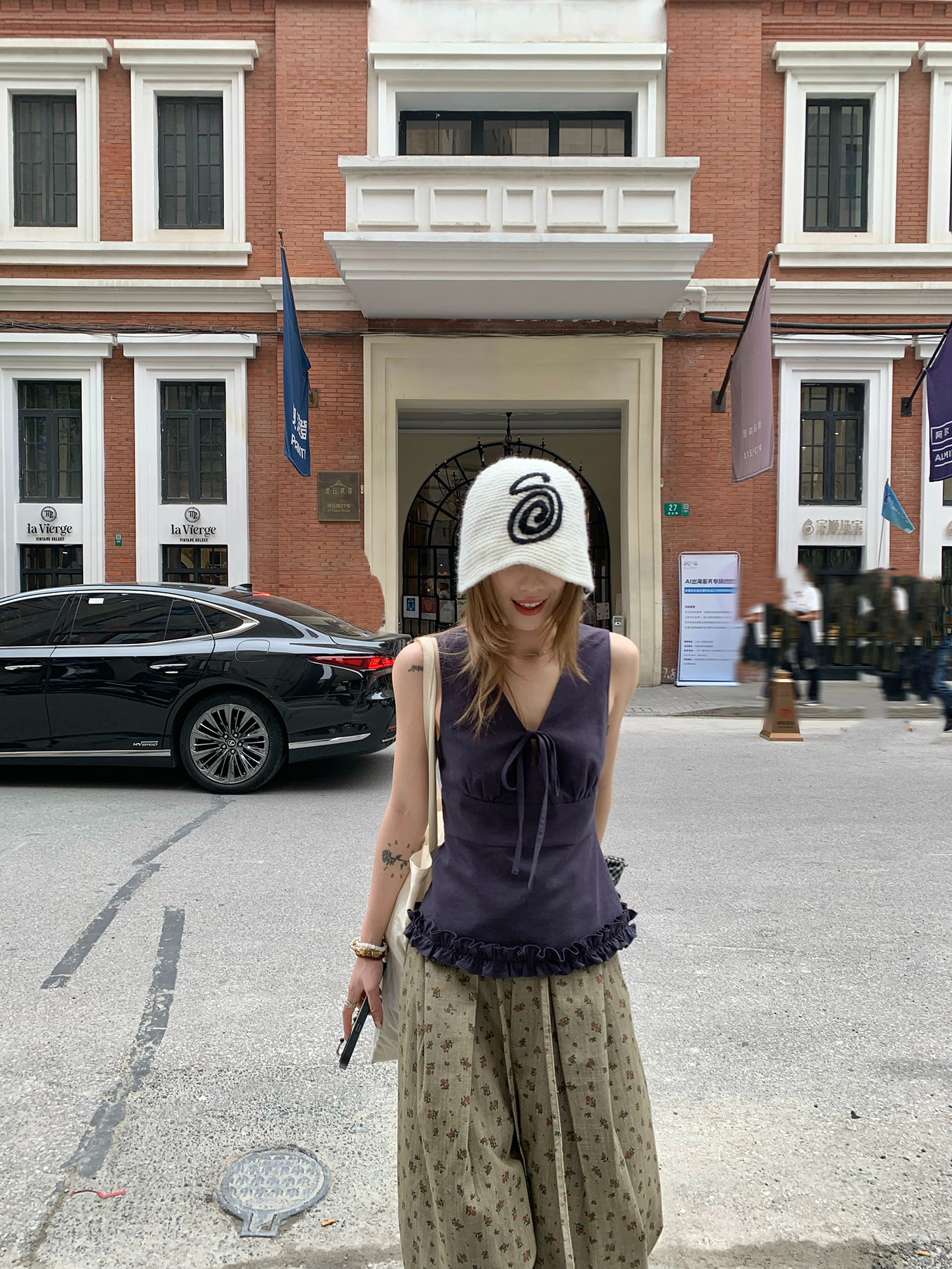 LelyMooch clean fit Vネック×リボン フリルトップス  LEM159