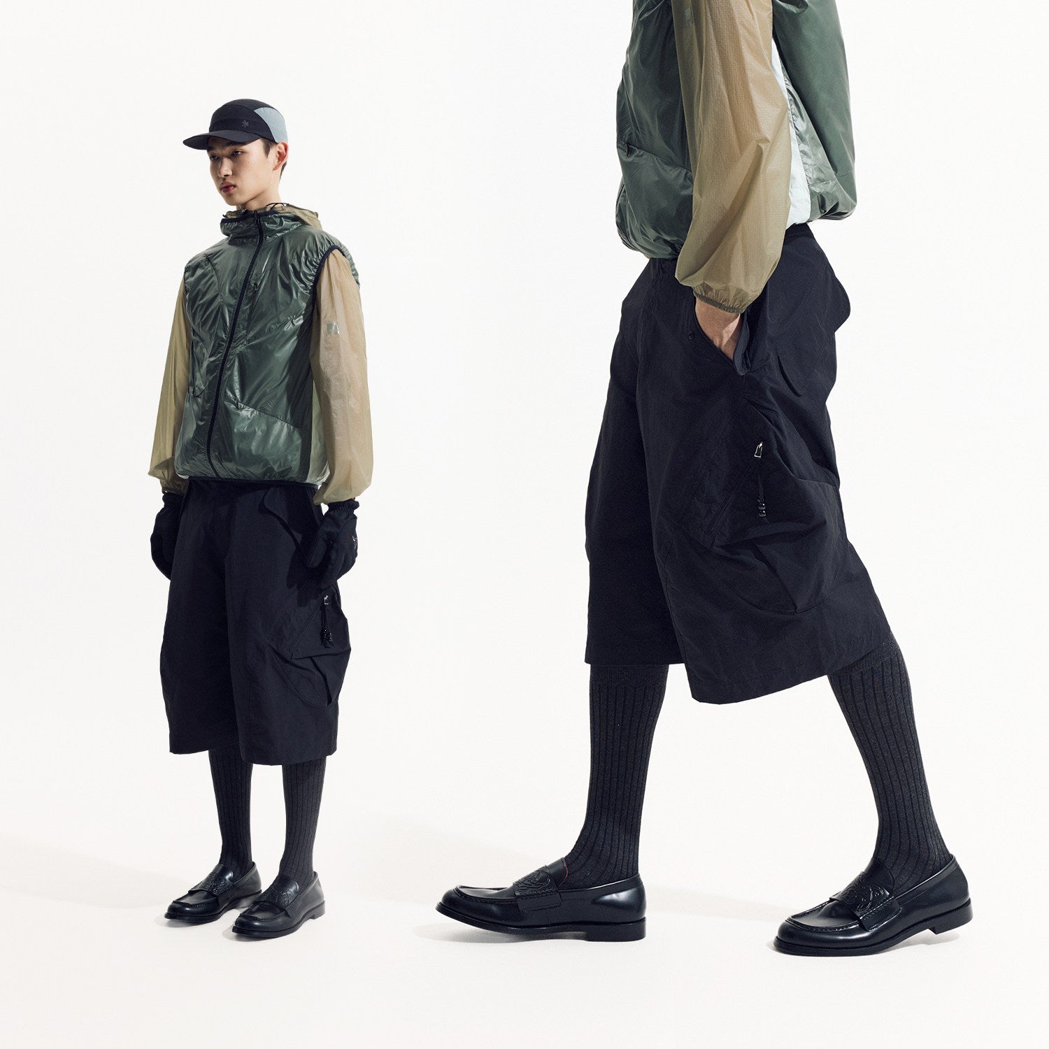 Curved 3/4-Length Pants with Large Pockets LOM054