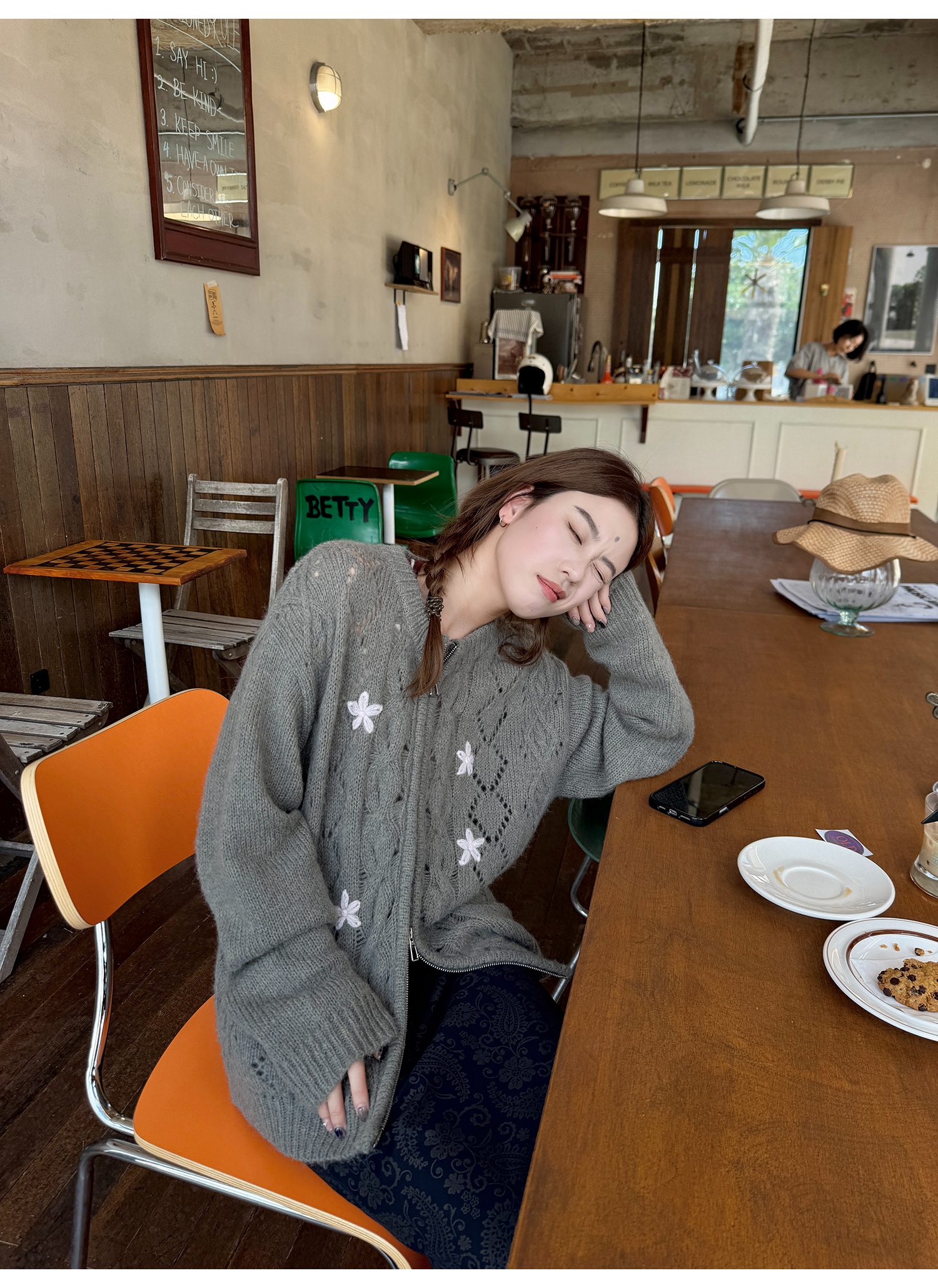 LelyMooch 小花刺しゅうウールジップカーディガン  LEM230