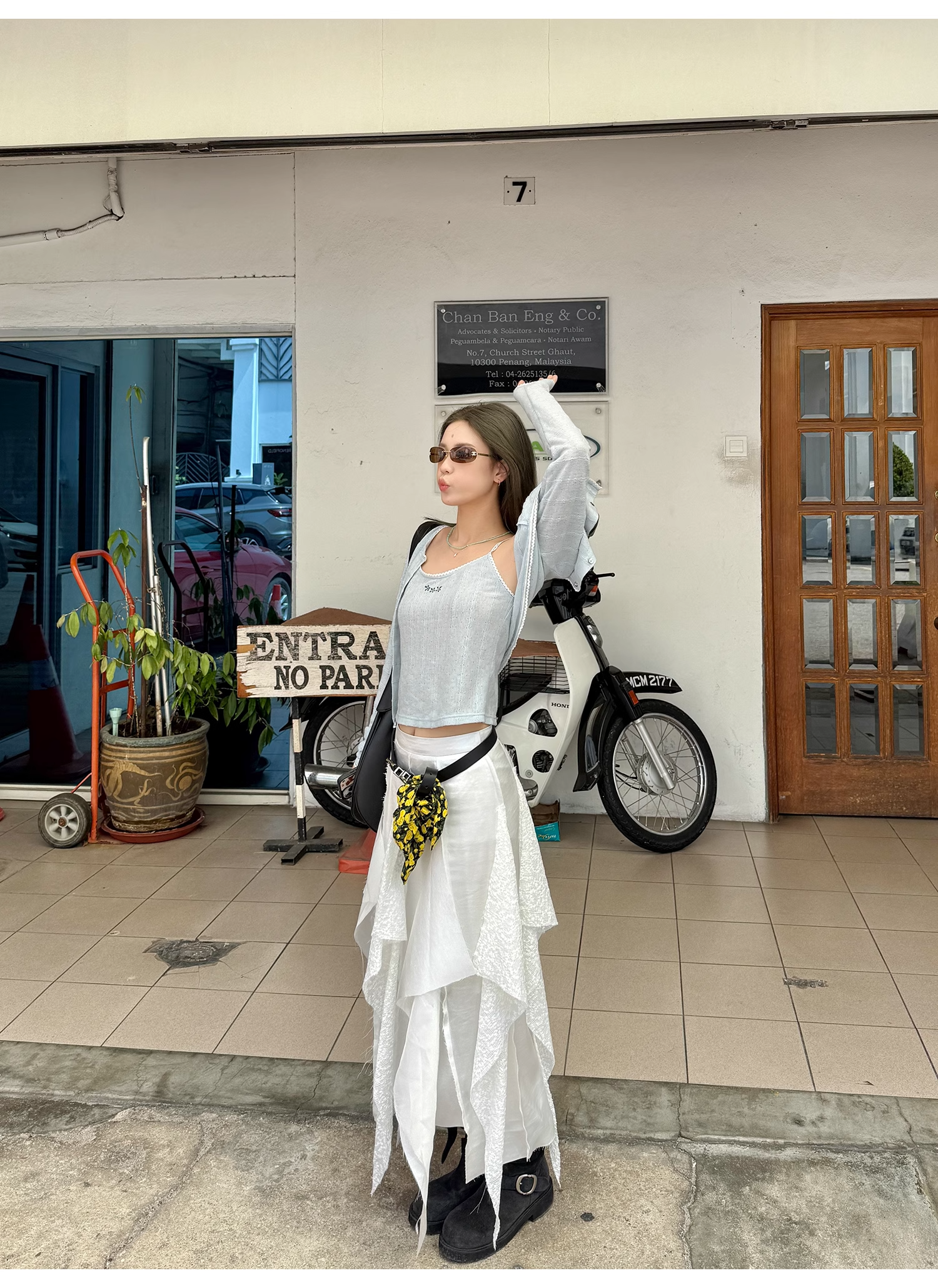 LelyMooch  重厚レース×光沢サテンスカート  LEM097