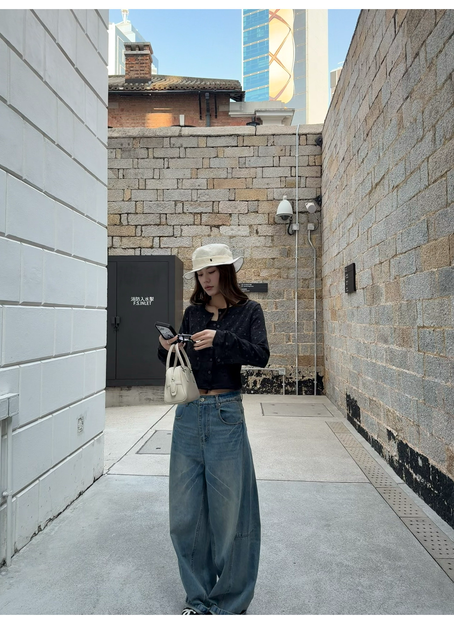 LelyMooch 春夏ムード漂う ひび割れ加工 カーブデニム  LEM316