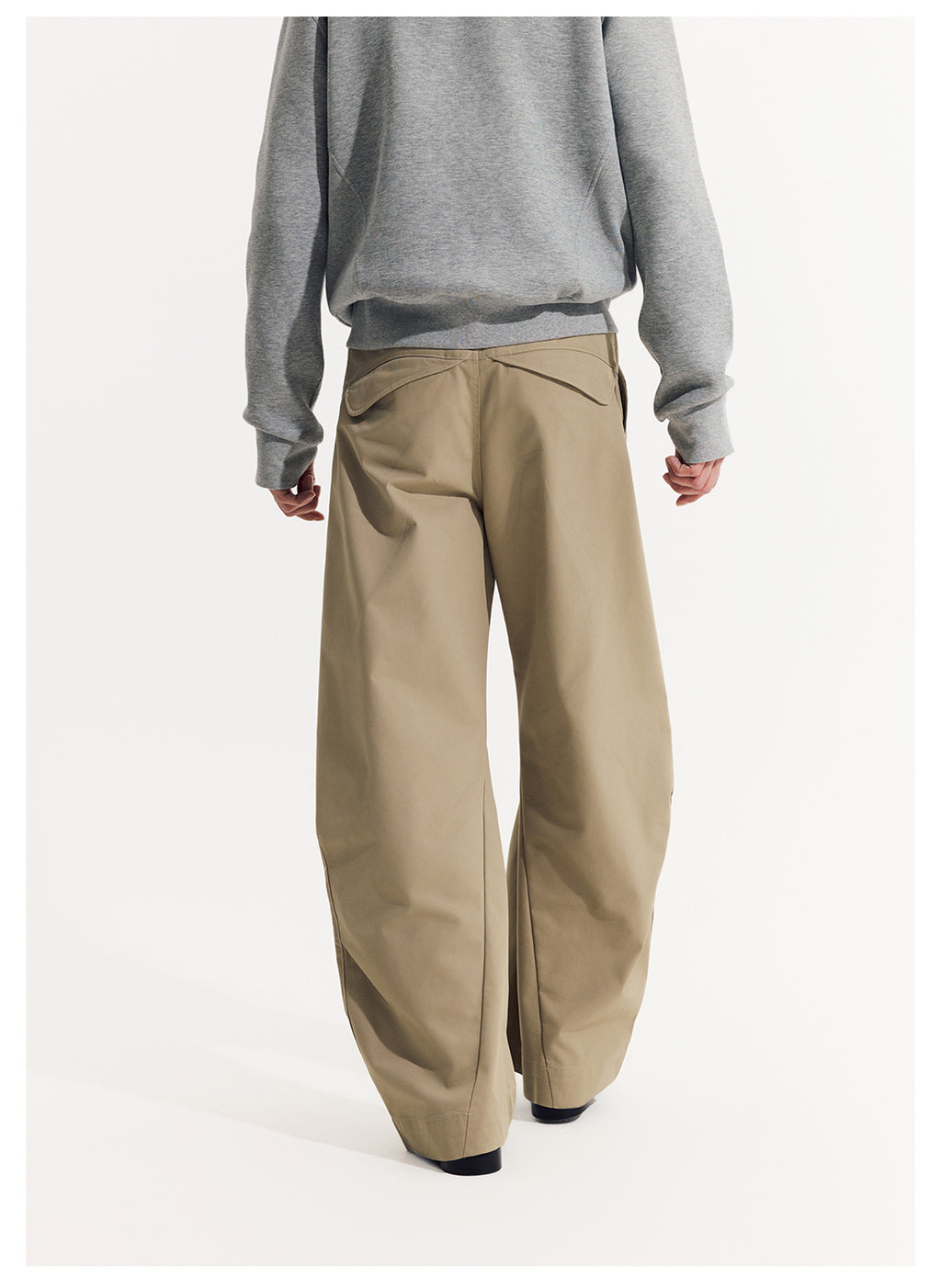 立体カーブドライン × ワイドシルエット構造タックデザインパンツ LOM030