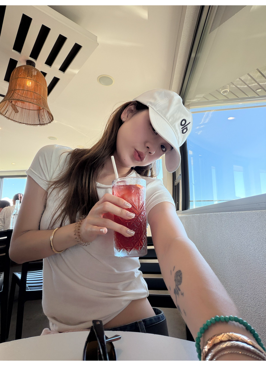 LelyMooch リヨセル白T  ラウンドネックで細見え  LEM333