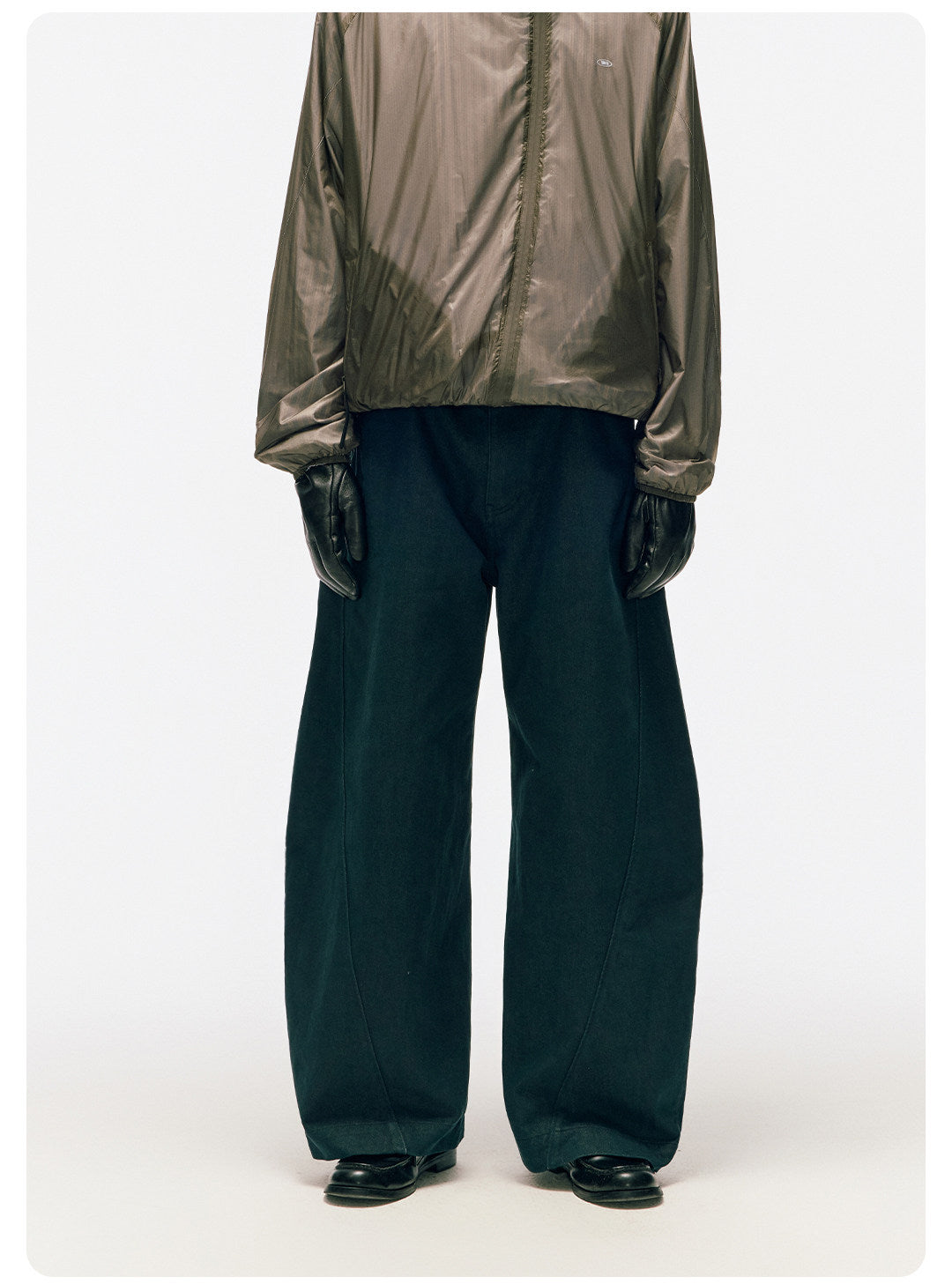 立体カーブドライン × ワイドシルエット構造タックデザインデニムパンツ LOM030