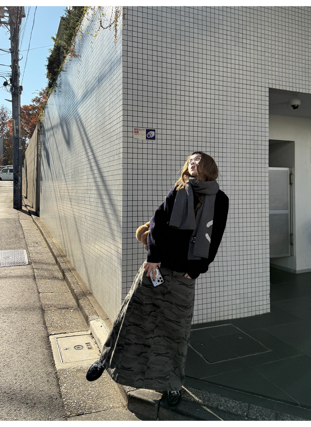 LelyMooch ウール100％ Vネック ニット  LEM285