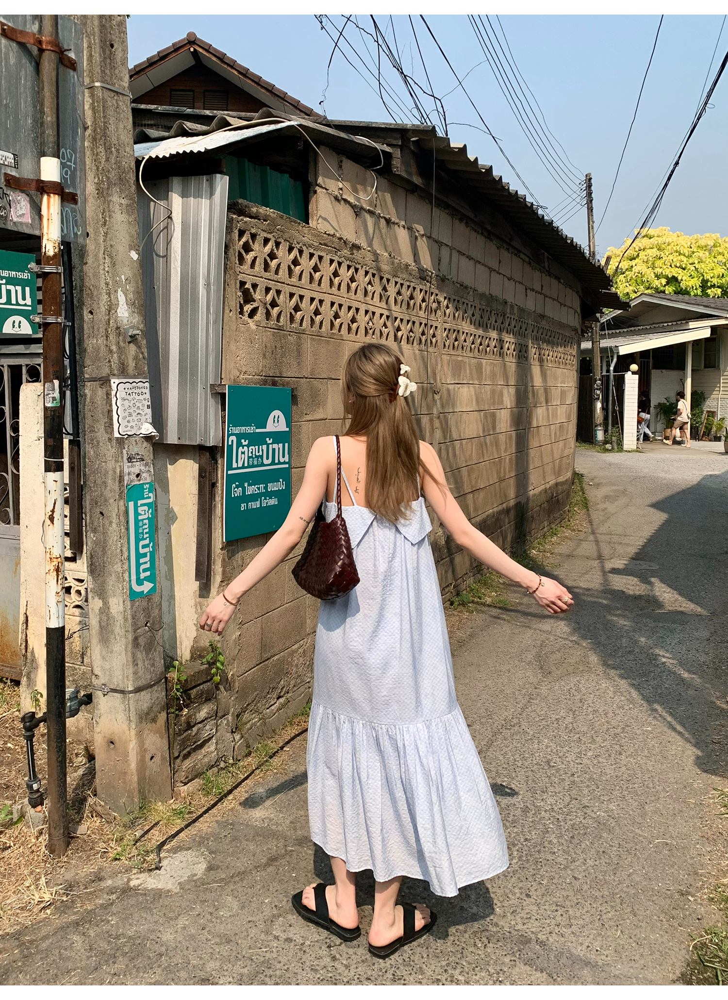 LelyMooch 花モチーフ付き ブルーキャミワンピース  LEM144