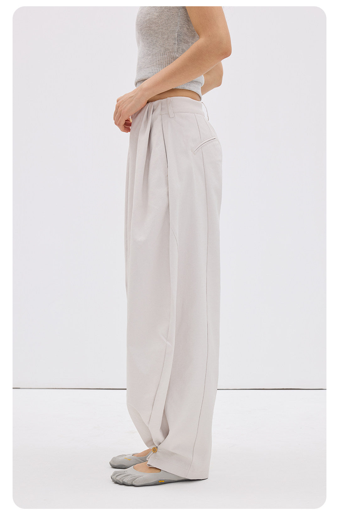 Pantaloni Ampi con Drappeggio Strutturat  LOM057
