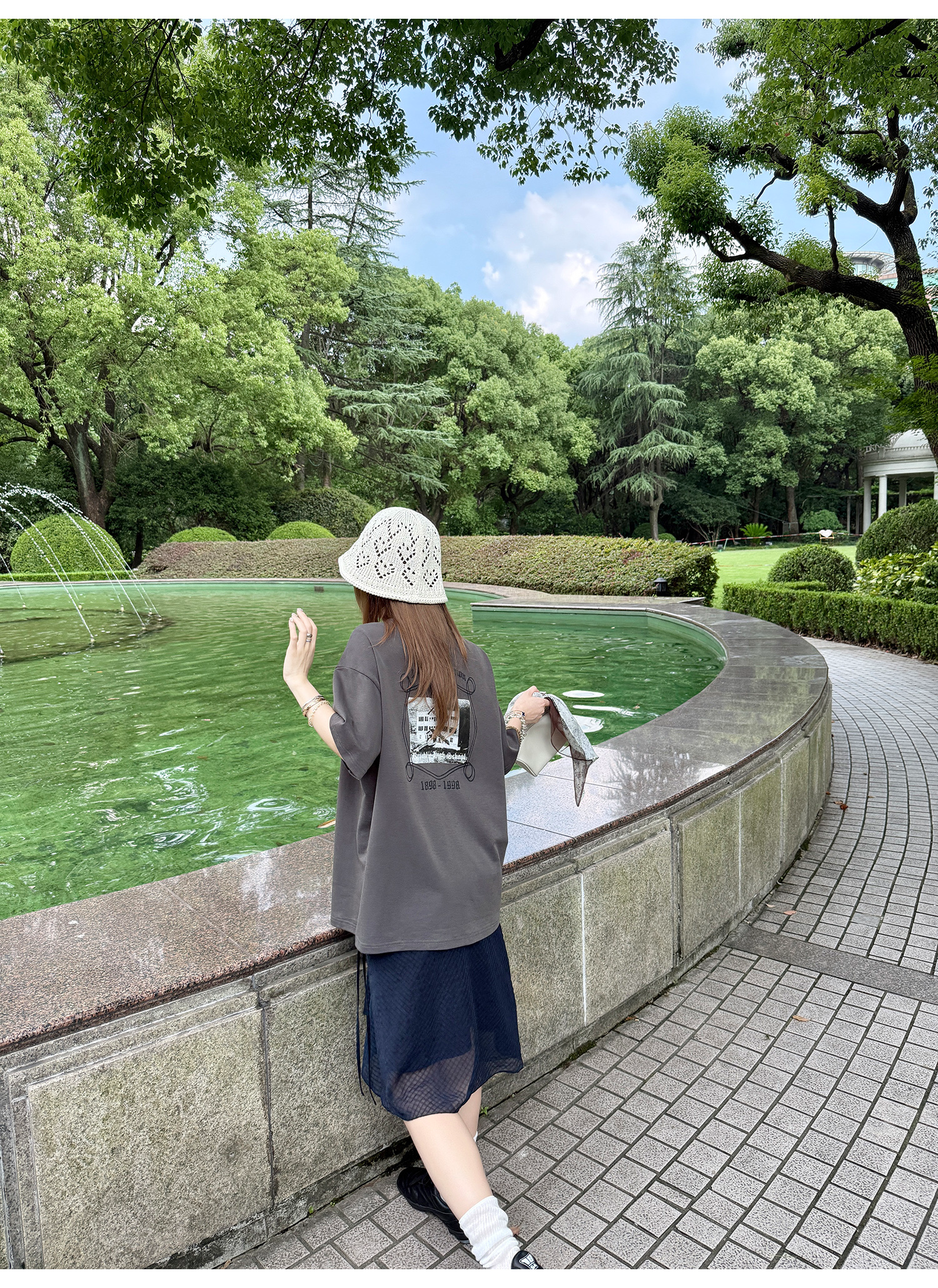 LelyMooch クラインブルー×スタッズTシャツ｜2色展開  LEM194