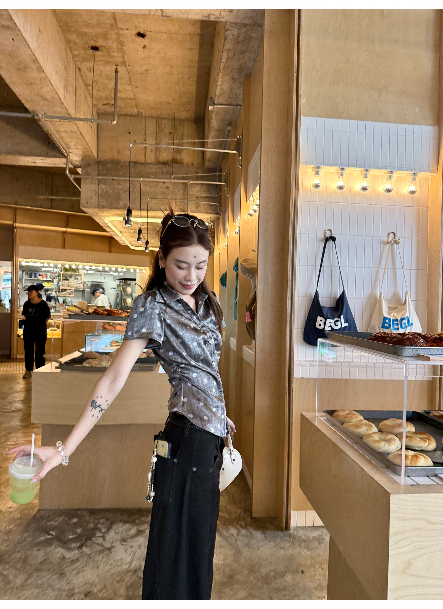 LelyMooch ドット柄サテンブラウス  LEM213