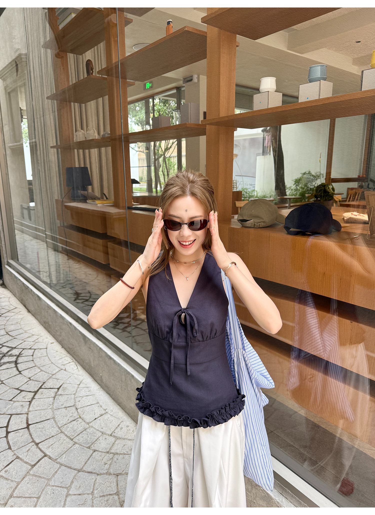 LelyMooch clean fit Vネック×リボン フリルトップス  LEM159