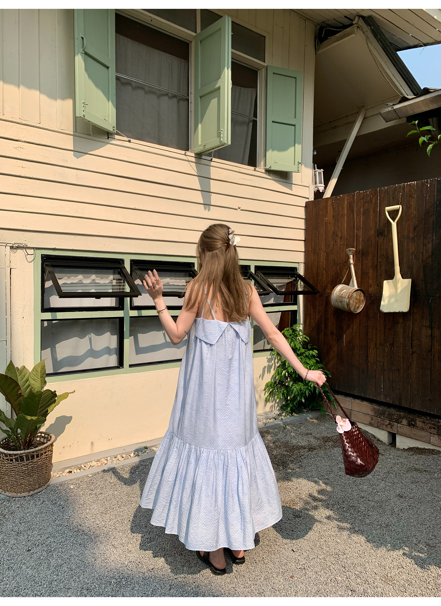 LelyMooch 花モチーフ付き ブルーキャミワンピース  LEM144