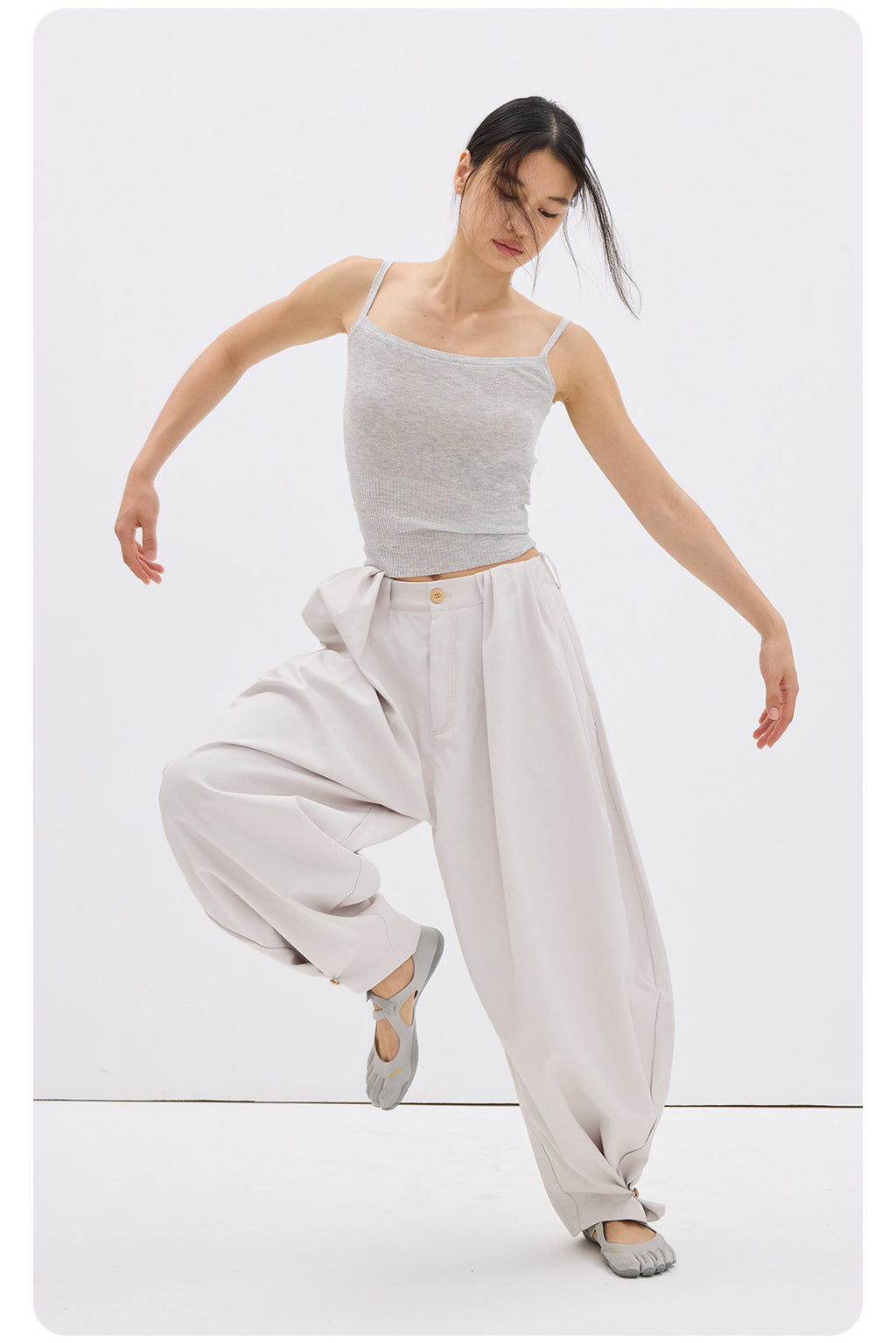 Pantaloni Ampi con Drappeggio Strutturat  LOM057