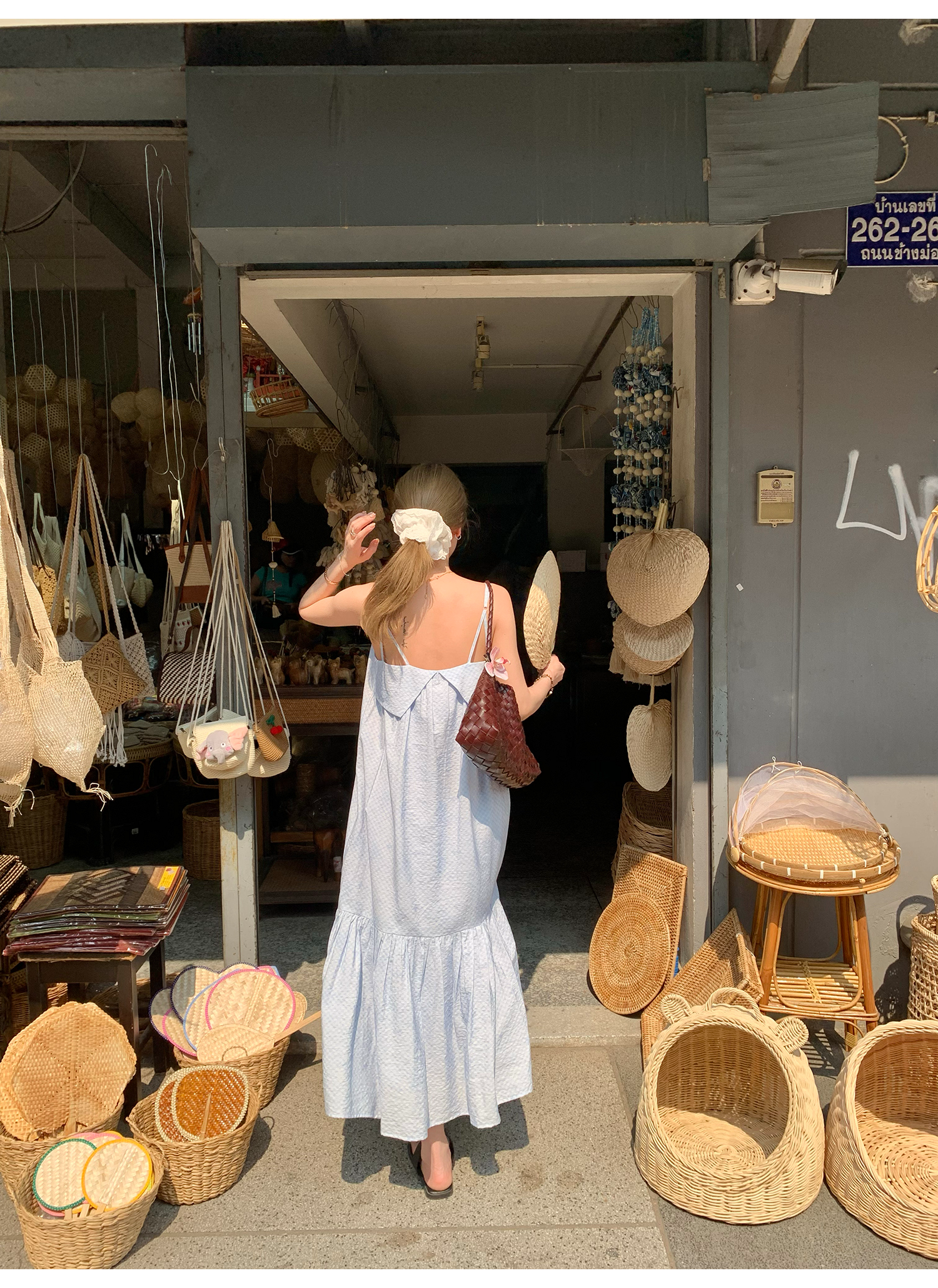 LelyMooch 花モチーフ付き ブルーキャミワンピース  LEM144