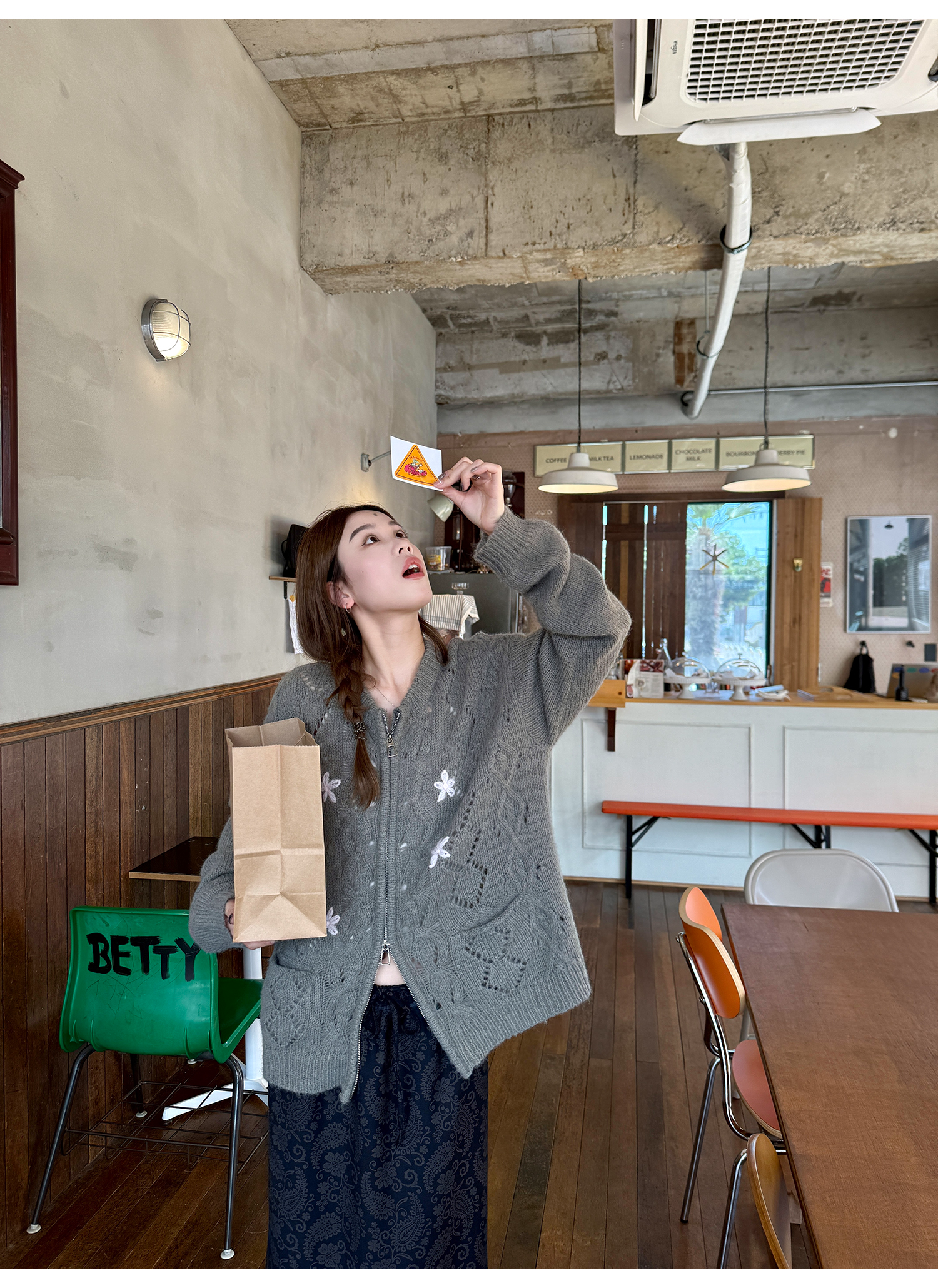 LelyMooch 小花刺しゅうウールジップカーディガン  LEM230