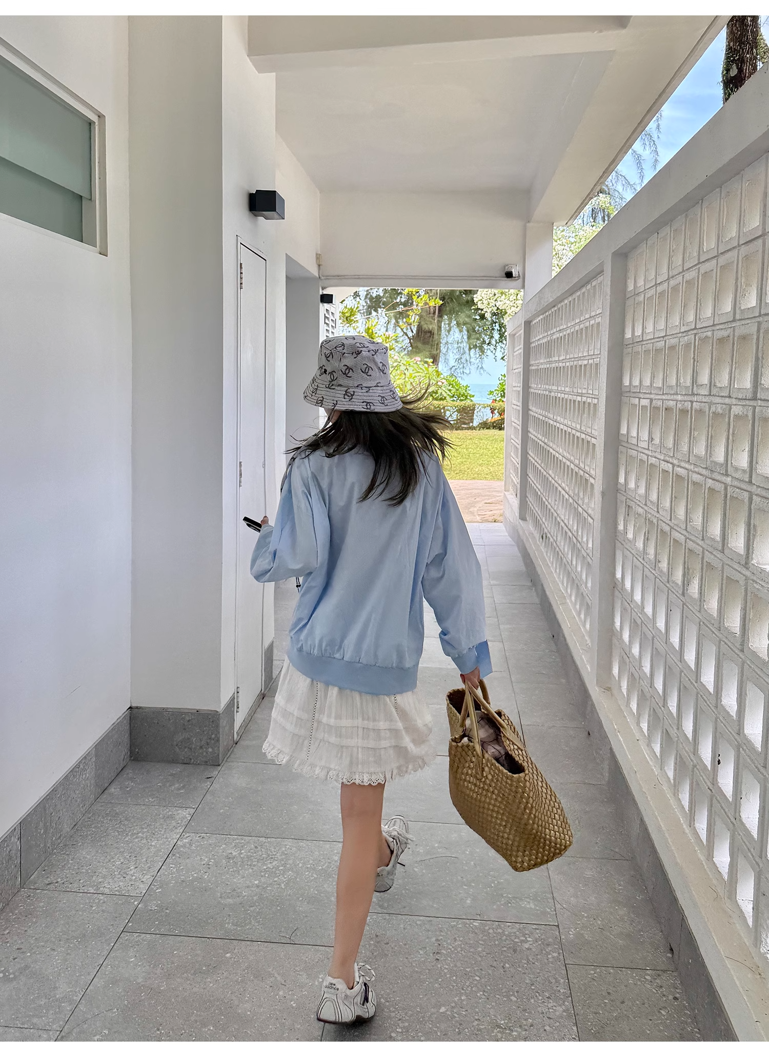 LelyMooch  スポーツカジュアル Vネック刺繍プルオーバー  LEM099