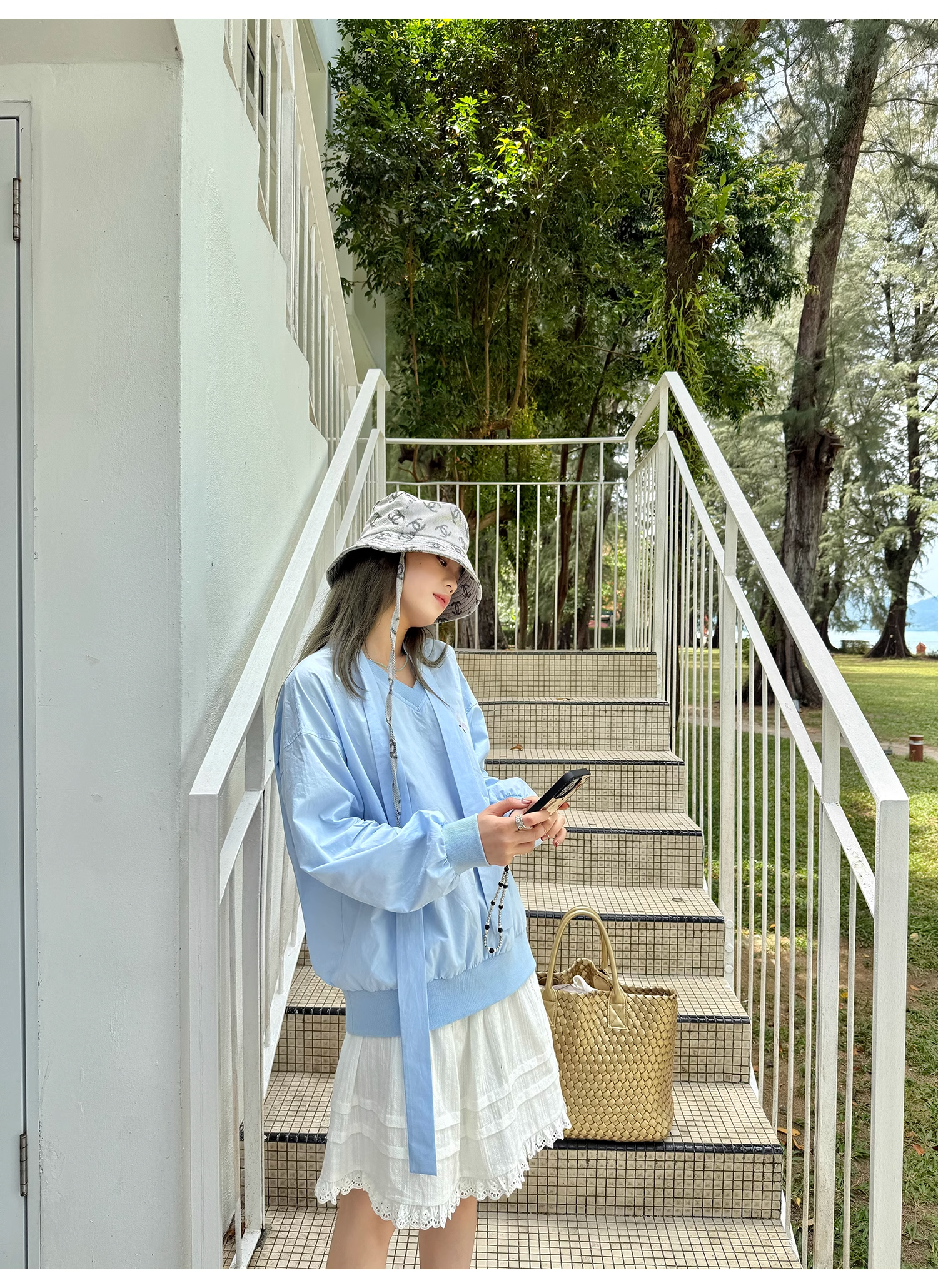 LelyMooch  スポーツカジュアル Vネック刺繍プルオーバー  LEM099