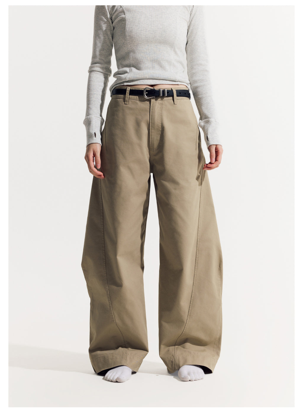 立体カーブドライン × ワイドシルエット構造タックデザインパンツ LOM030