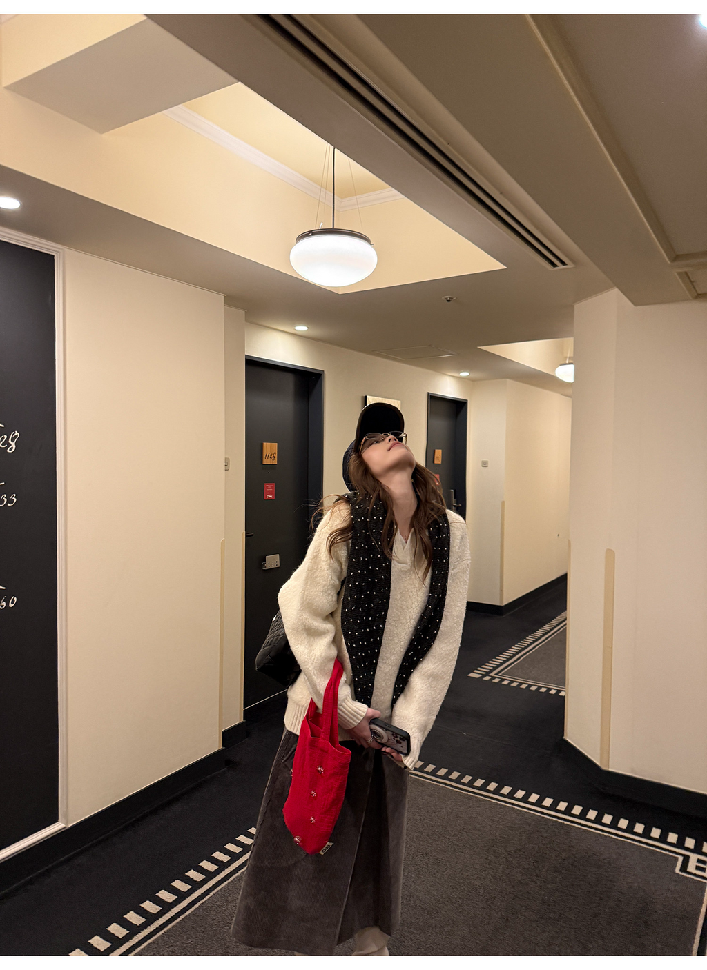 LelyMooch ウール100％ Vネック ニット  LEM285