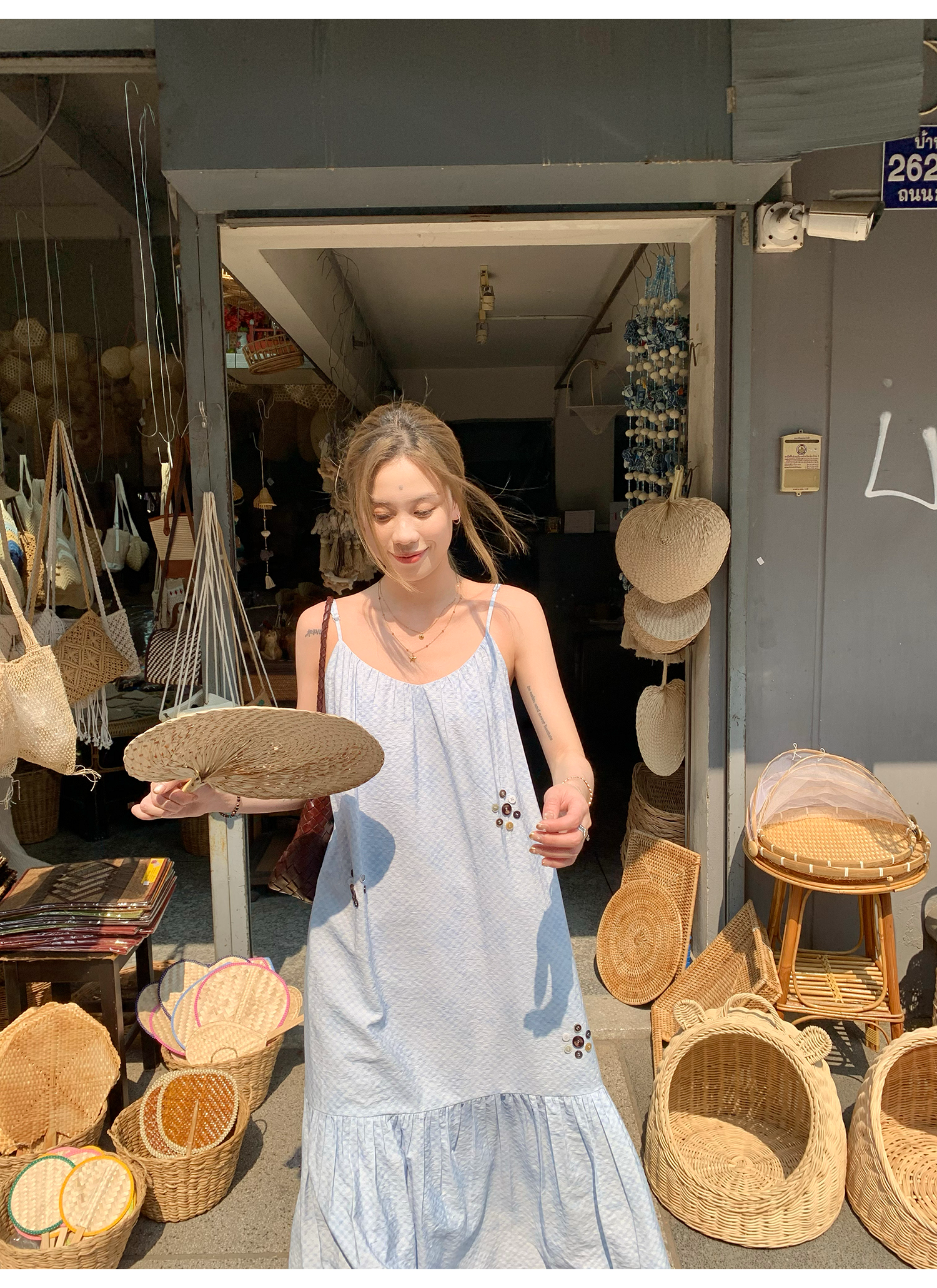 LelyMooch 花モチーフ付き ブルーキャミワンピース  LEM144