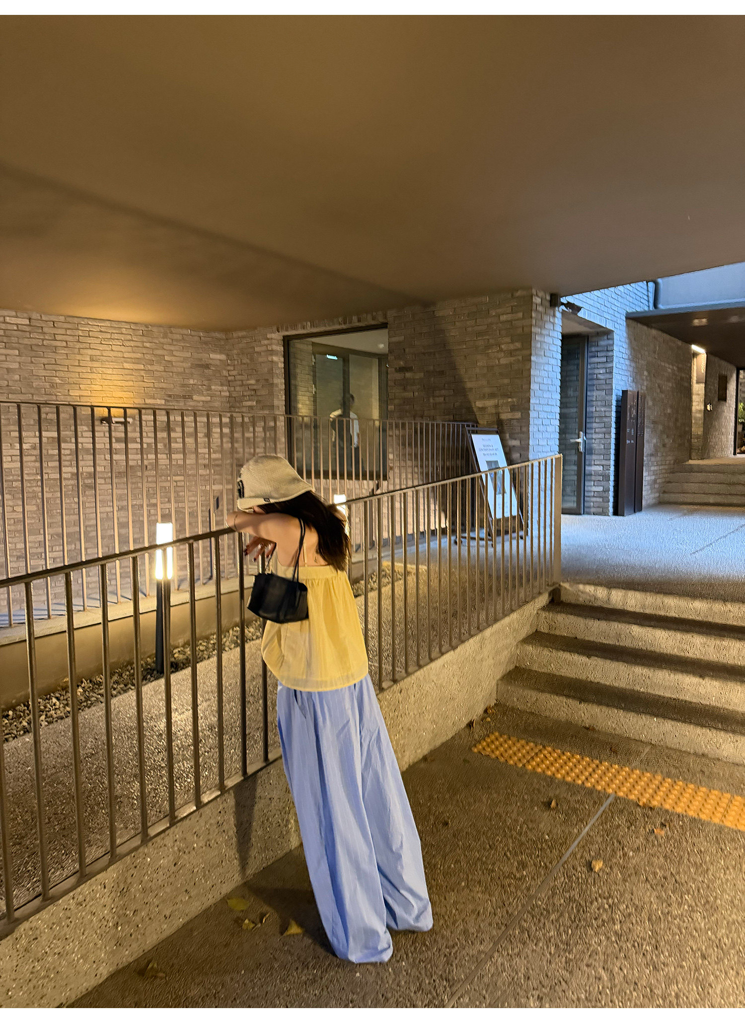 LelyMooch 爽やかブルーのバルーンカーブパンツ  LEM363