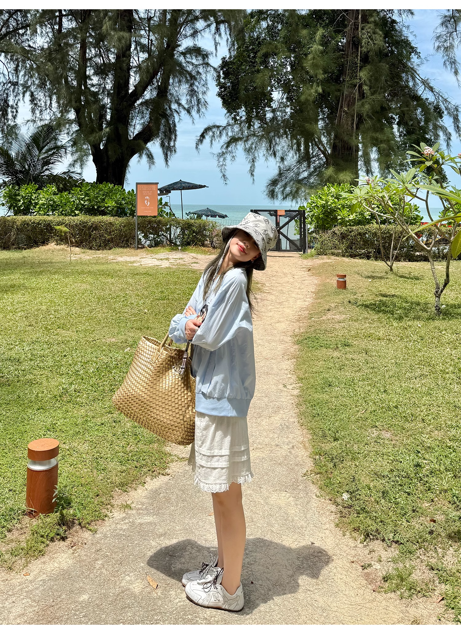 LelyMooch  スポーツカジュアル Vネック刺繍プルオーバー  LEM099