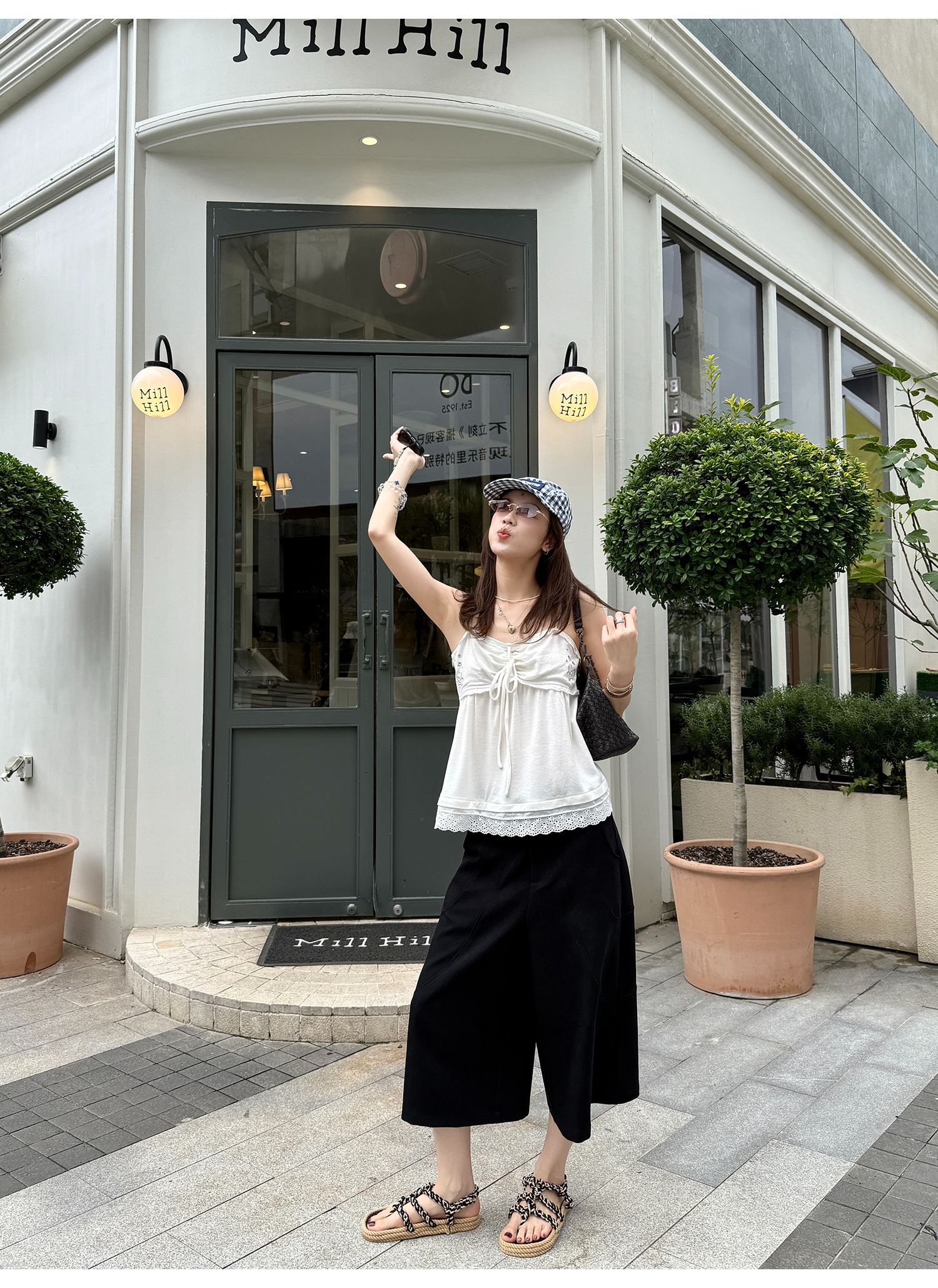 LelyMooch 刺繍入りテンセルキャミ  LEM206