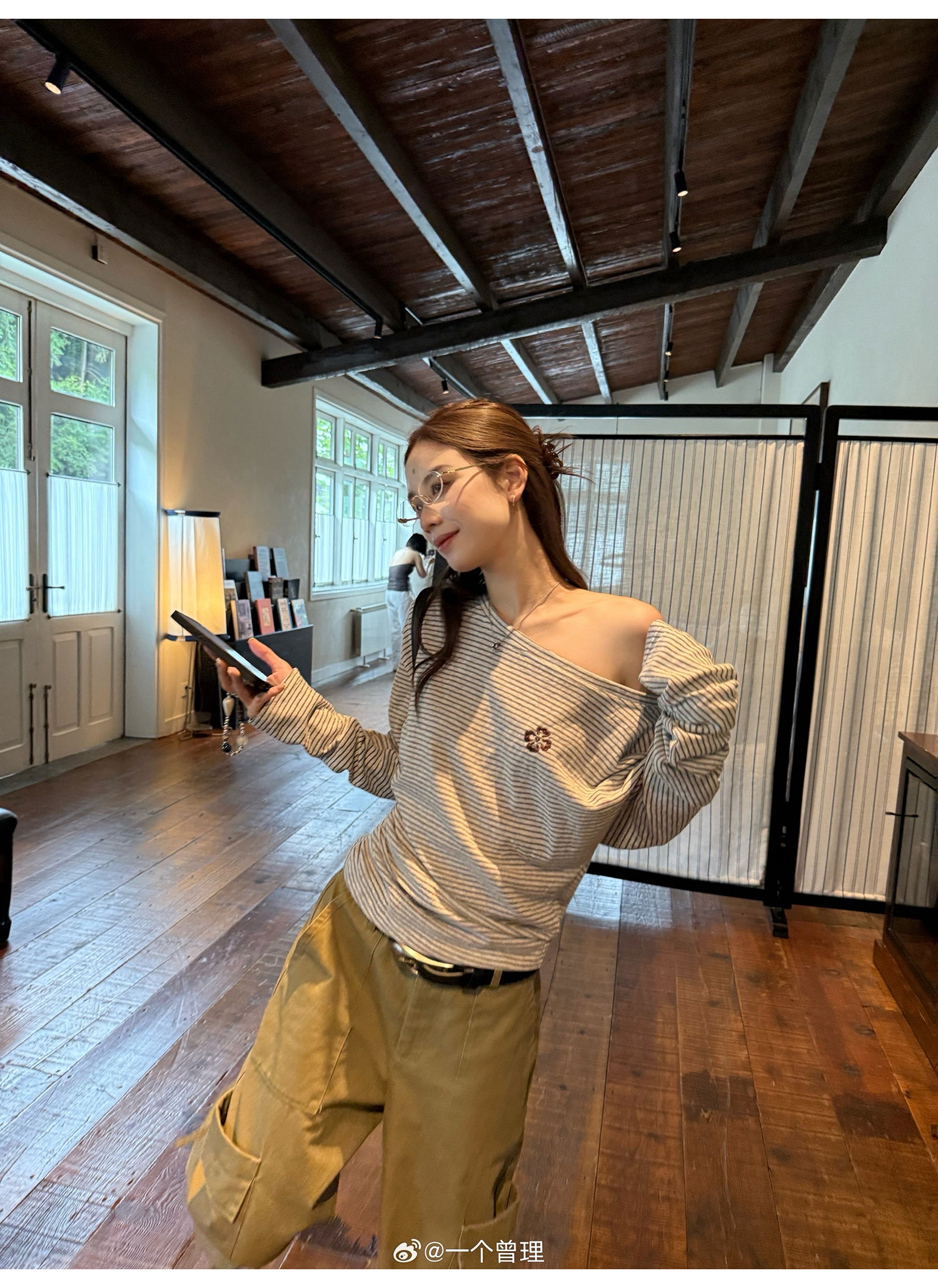 LelyMooch 小花刺繍ストライプトップス  LEM210