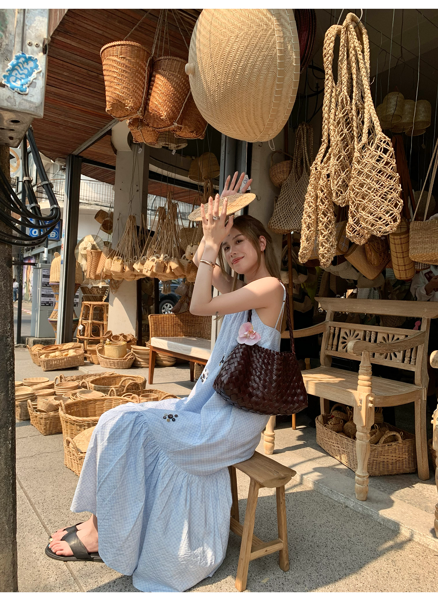 LelyMooch 花モチーフ付き ブルーキャミワンピース  LEM144