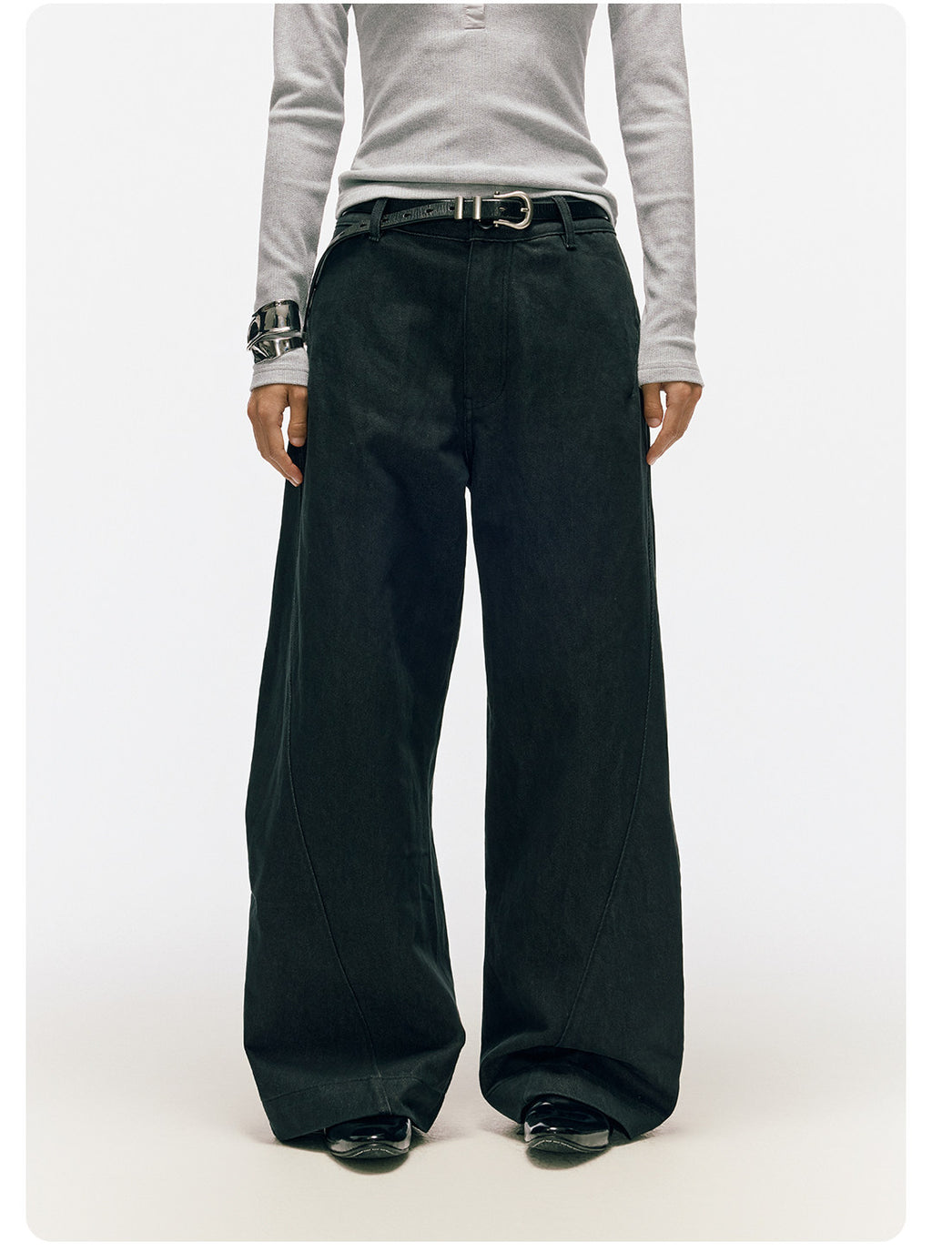 立体カーブドライン × ワイドシルエット構造タックデザインデニムパンツ LOM030