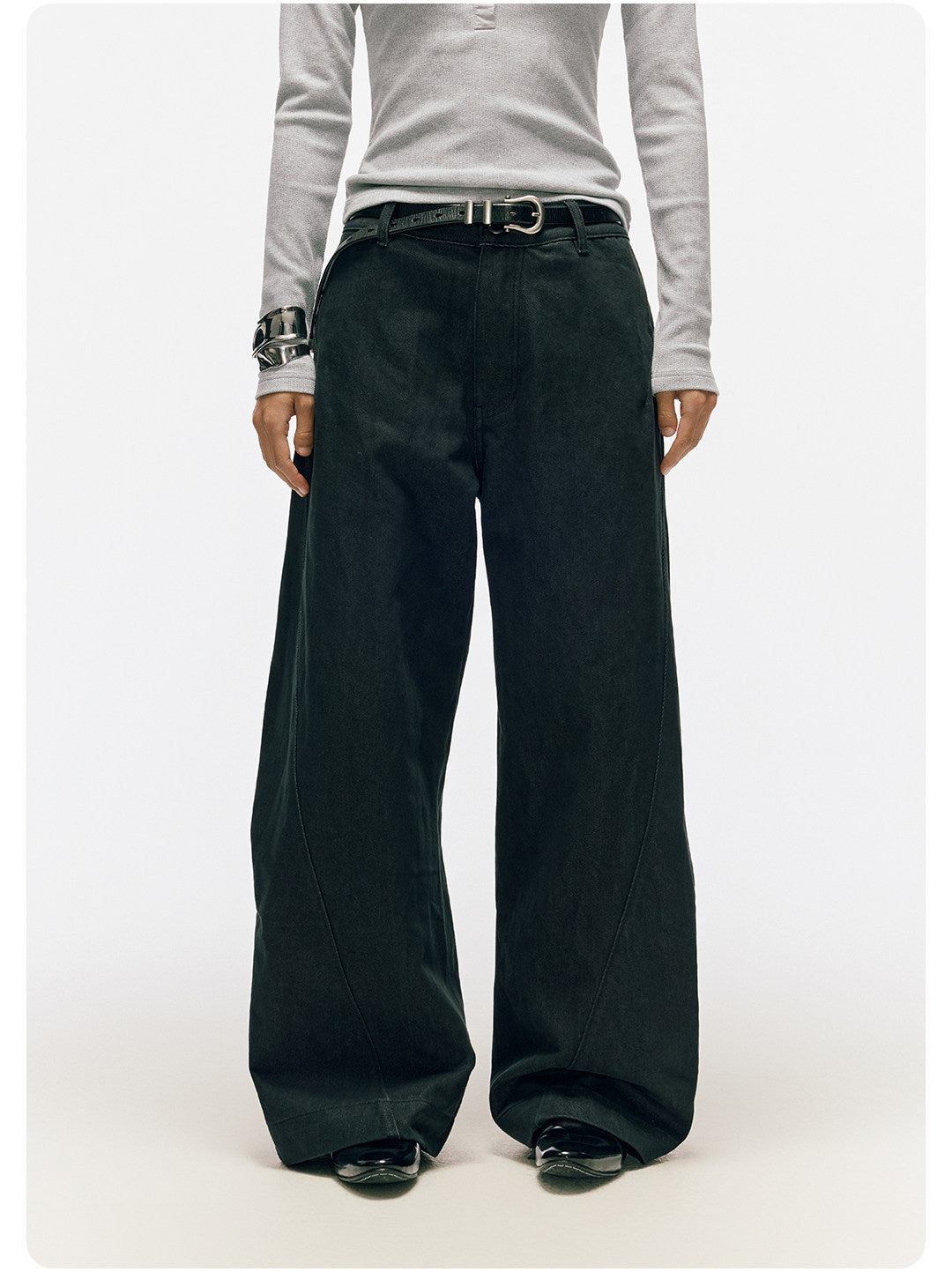 立体カーブドライン × ワイドシルエット構造タックデザインデニムパンツ LOM030