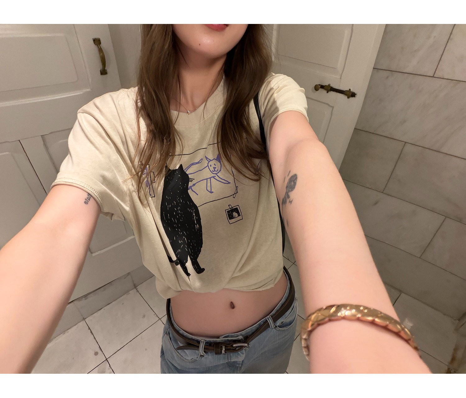 LelyMooch 手描き風ネコプリントTシャツ  LEM357