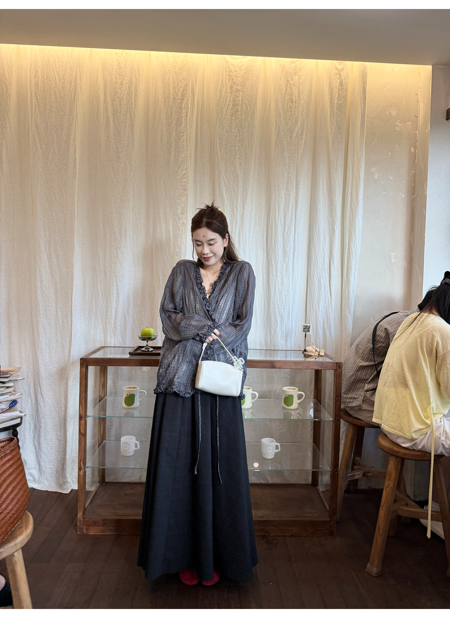 LelyMooch フリル付きVネックチェックシャツ  LEM204