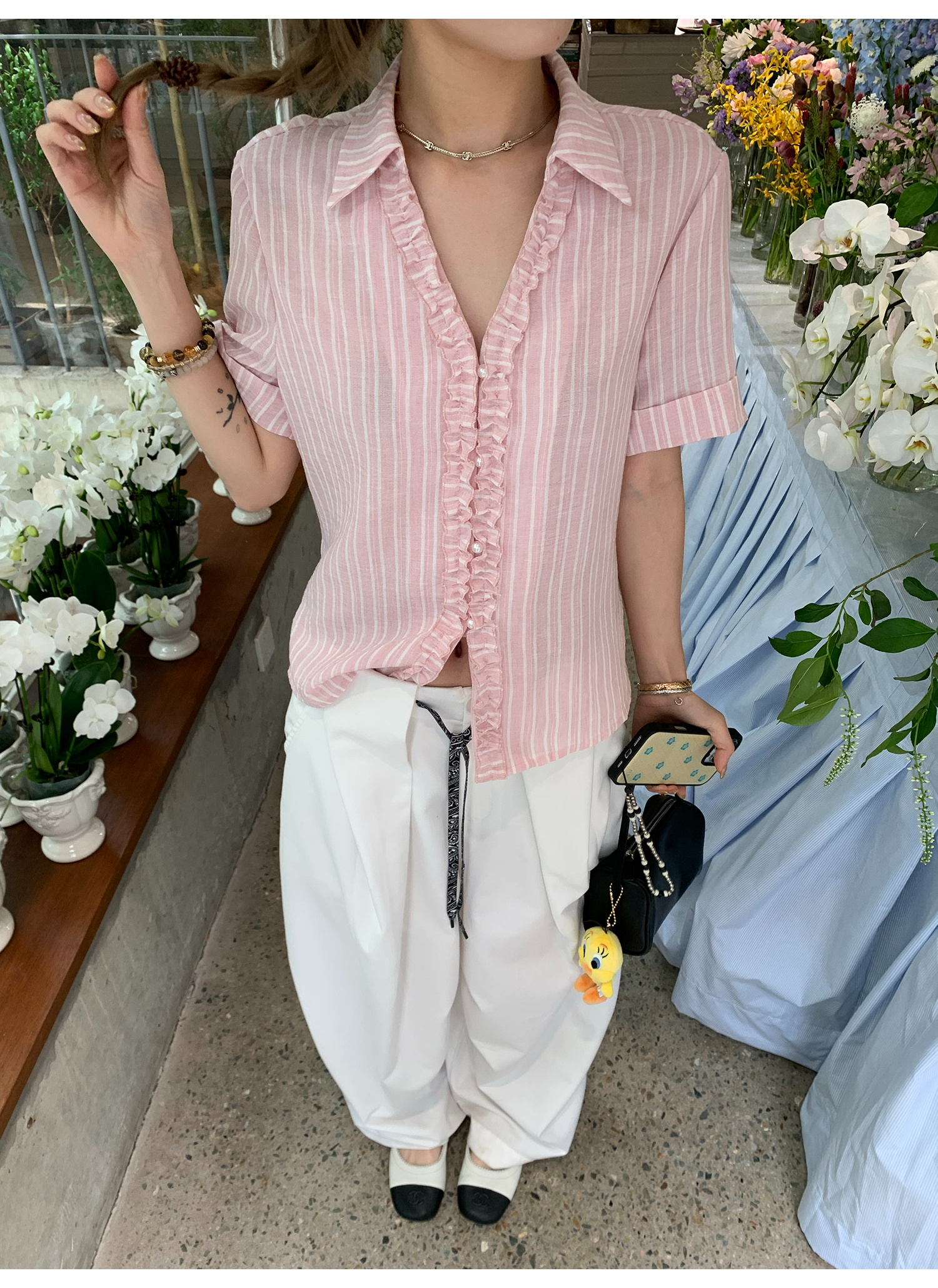 LelyMooch フリルボタンシャツ|Vネック   LEM156