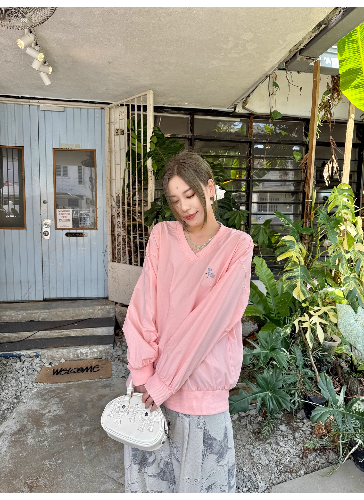 LelyMooch  スポーツカジュアル Vネック刺繍プルオーバー  LEM099