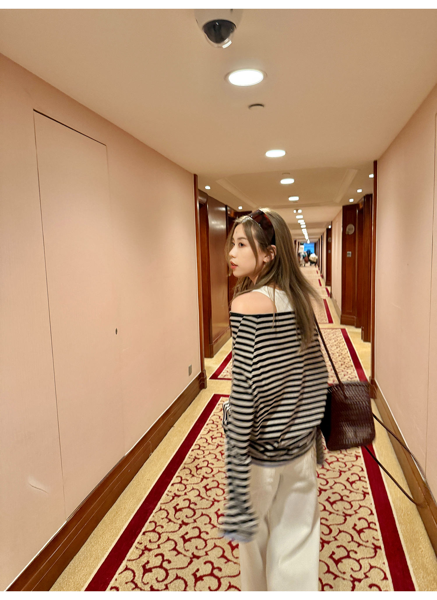 LelyMooch  オフショルダー ストライプ ロンTシャツ  LEM120