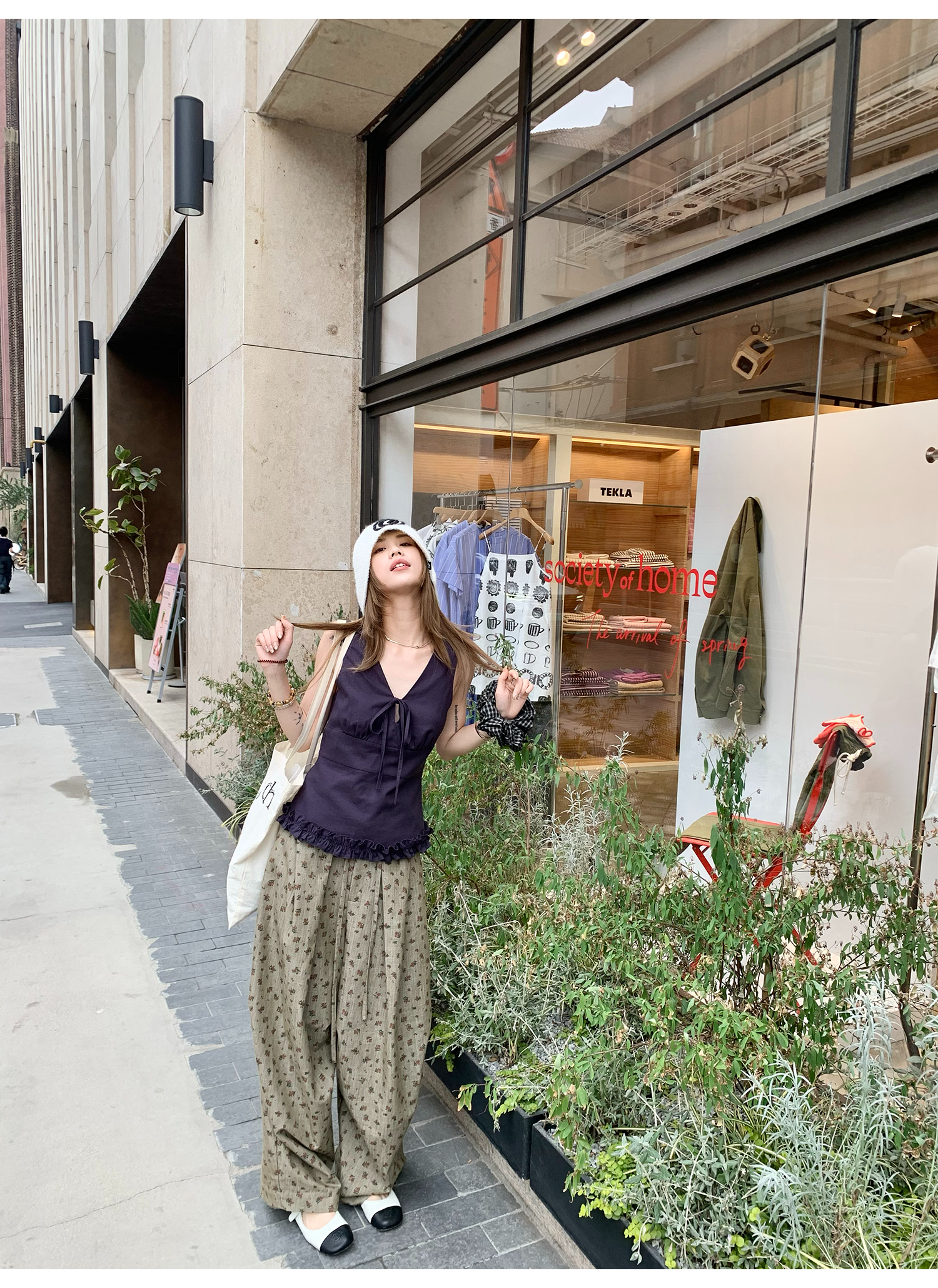 LelyMooch clean fit Vネック×リボン フリルトップス  LEM159