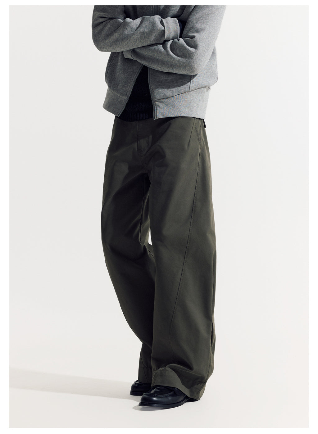 立体カーブドライン × ワイドシルエット構造タックデザインパンツ LOM030