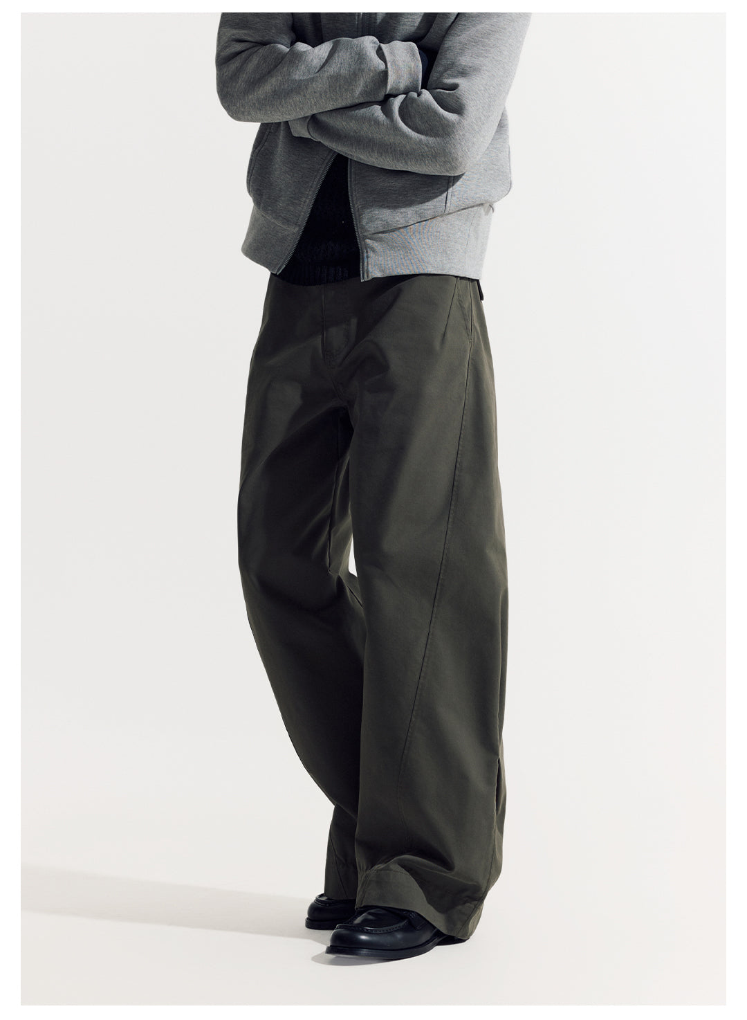 立体カーブドライン × ワイドシルエット構造タックデザインパンツ LOM030