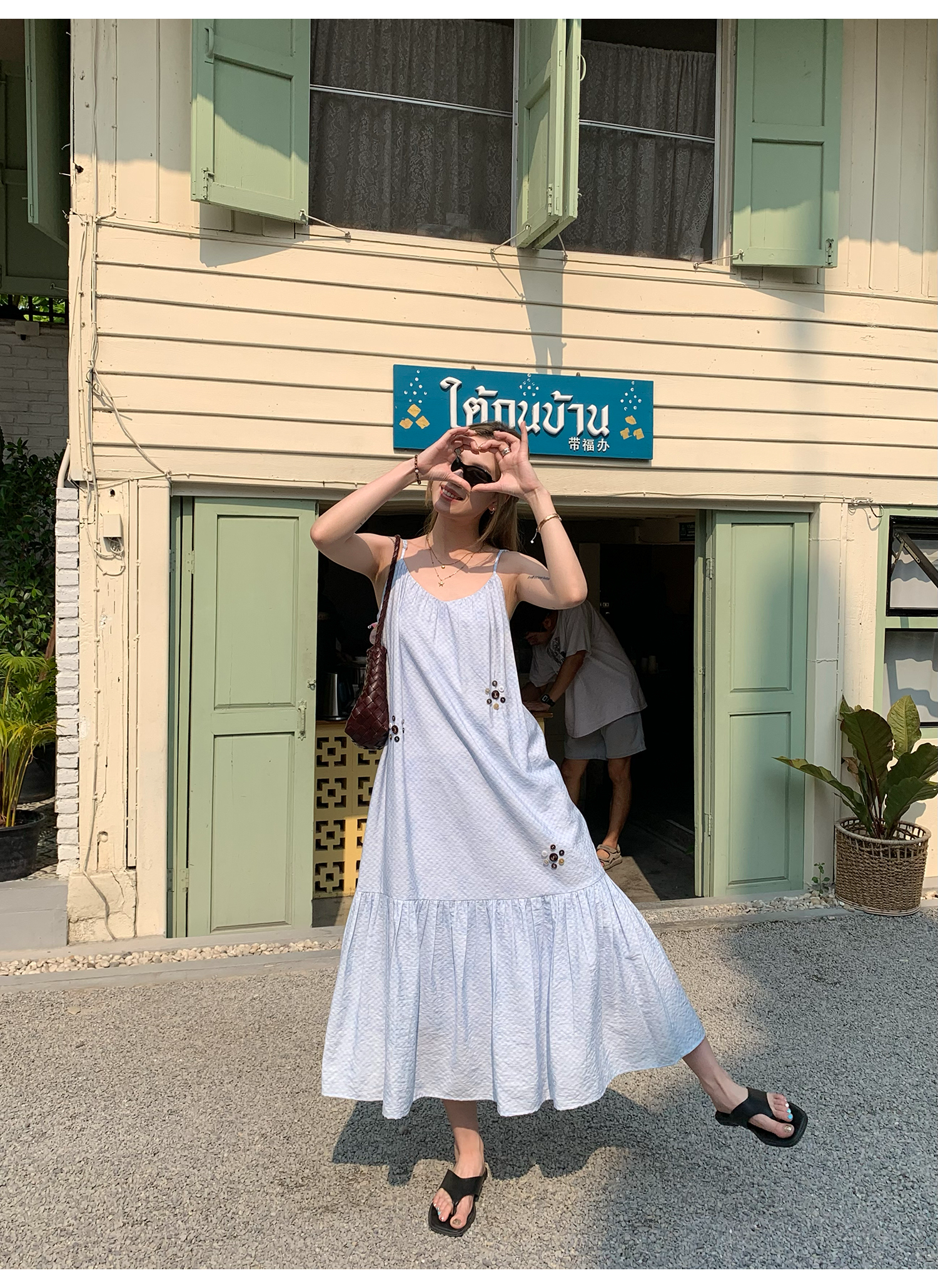 LelyMooch 花モチーフ付き ブルーキャミワンピース  LEM144