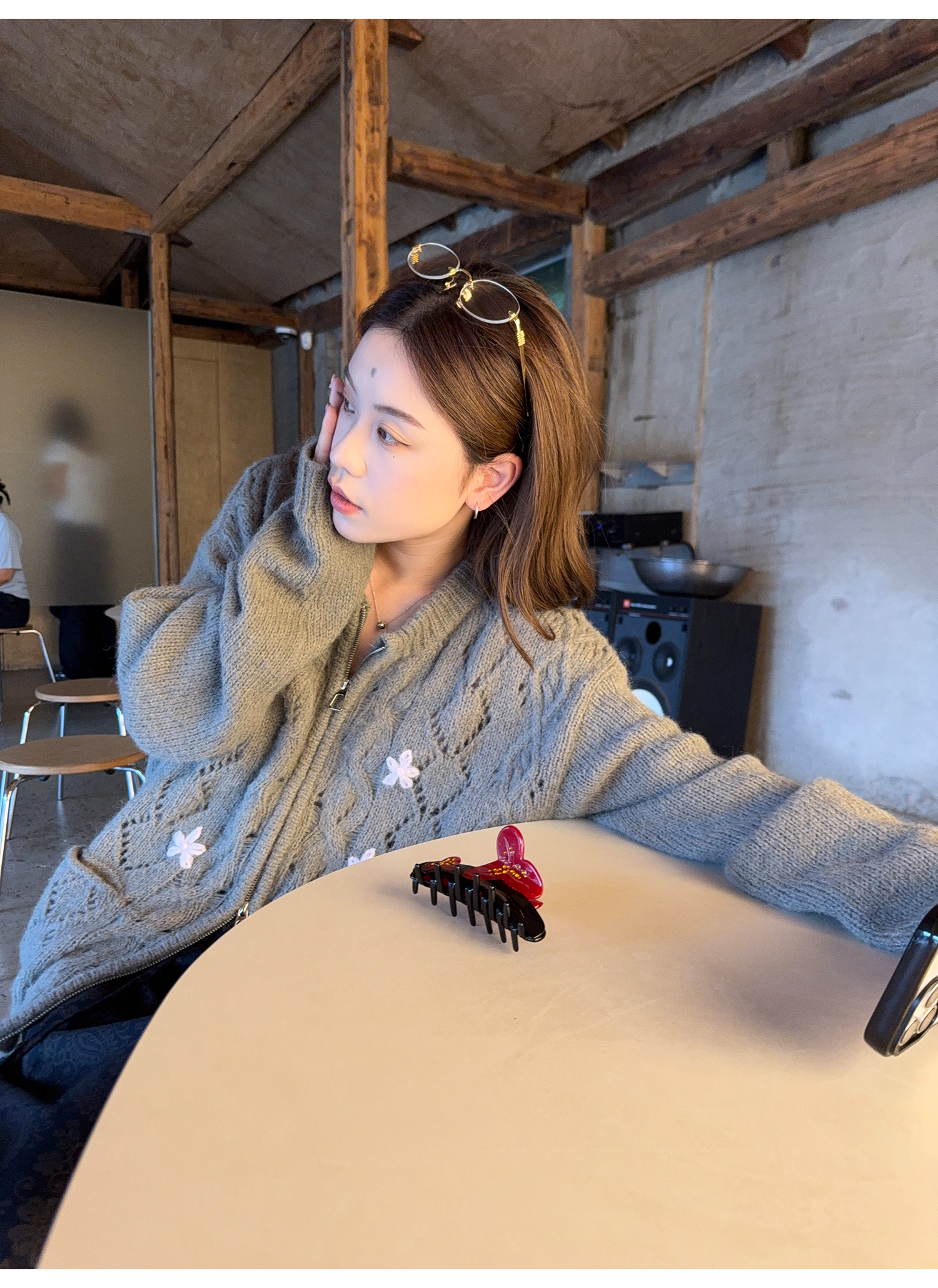 LelyMooch 小花刺しゅうウールジップカーディガン  LEM230