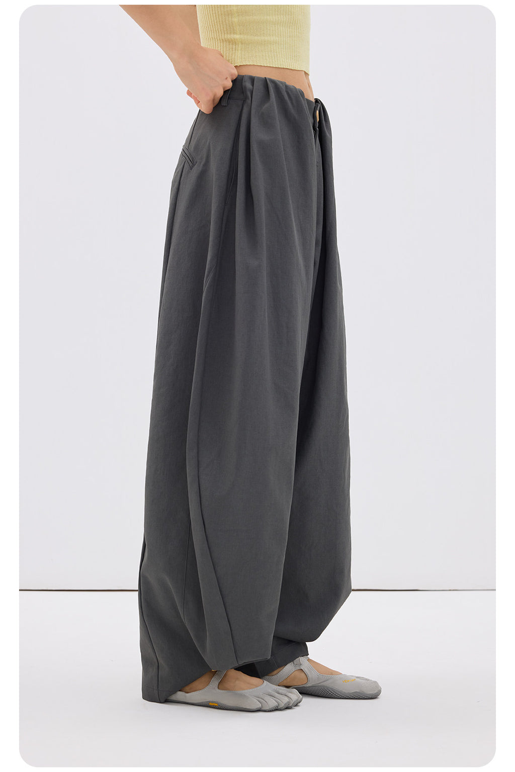 Pantaloni Ampi con Drappeggio Strutturat  LOM057
