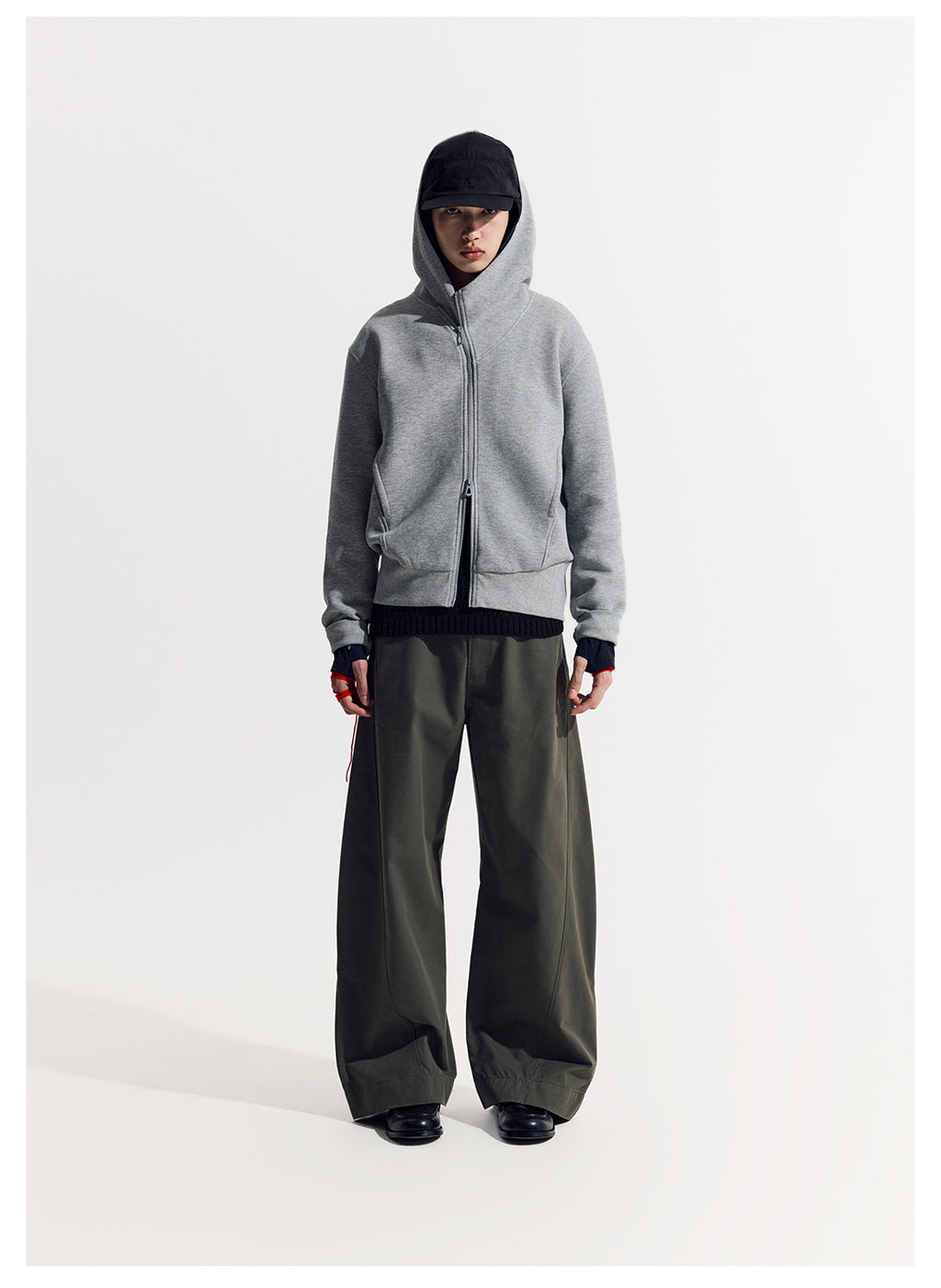 立体カーブドライン × ワイドシルエット構造タックデザインパンツ LOM030