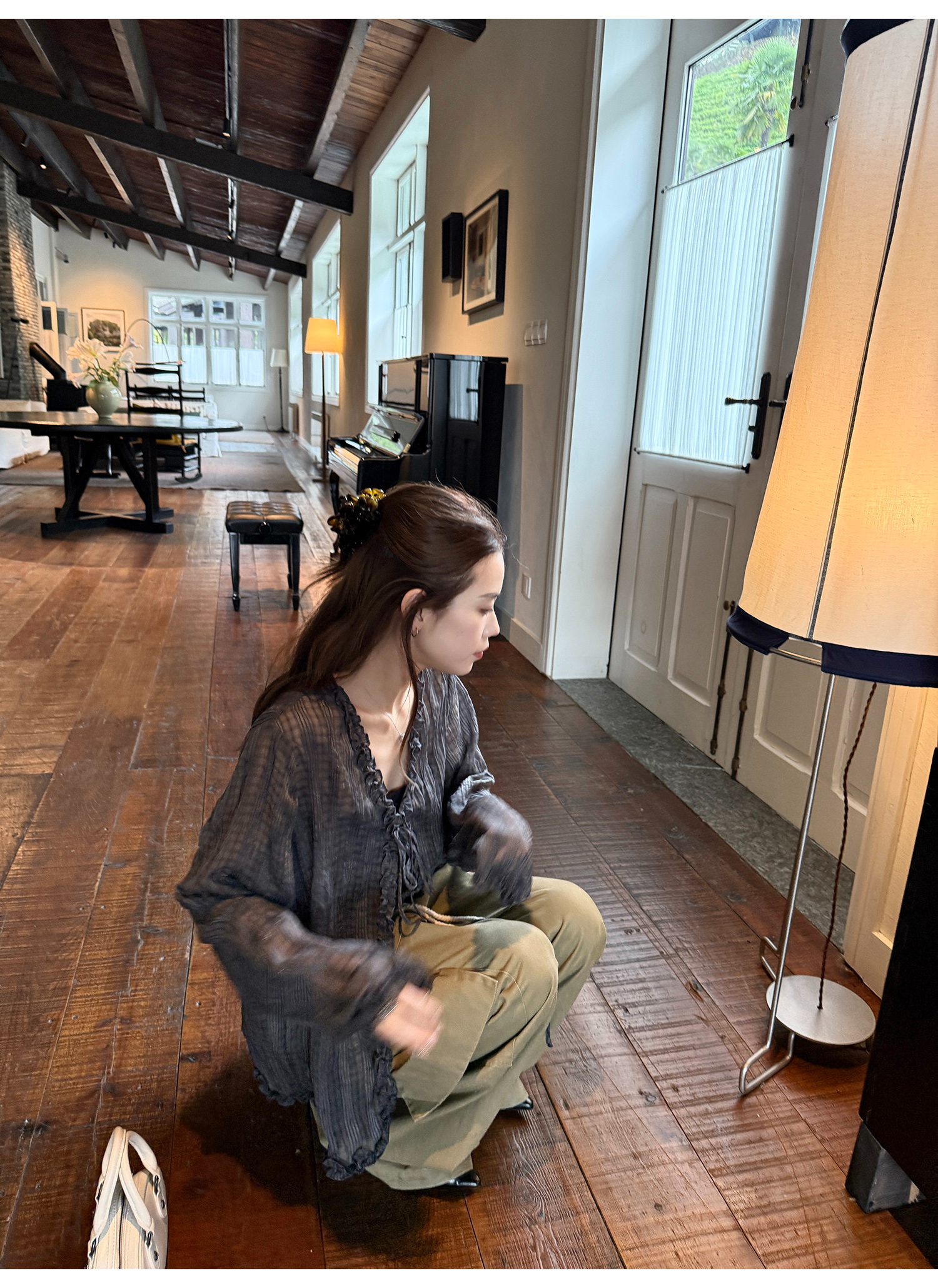 LelyMooch フリル付きVネックチェックシャツ  LEM204