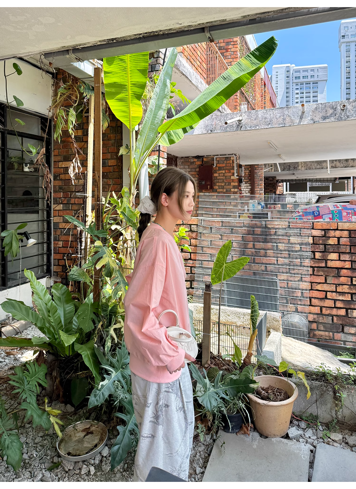 LelyMooch  スポーツカジュアル Vネック刺繍プルオーバー  LEM099