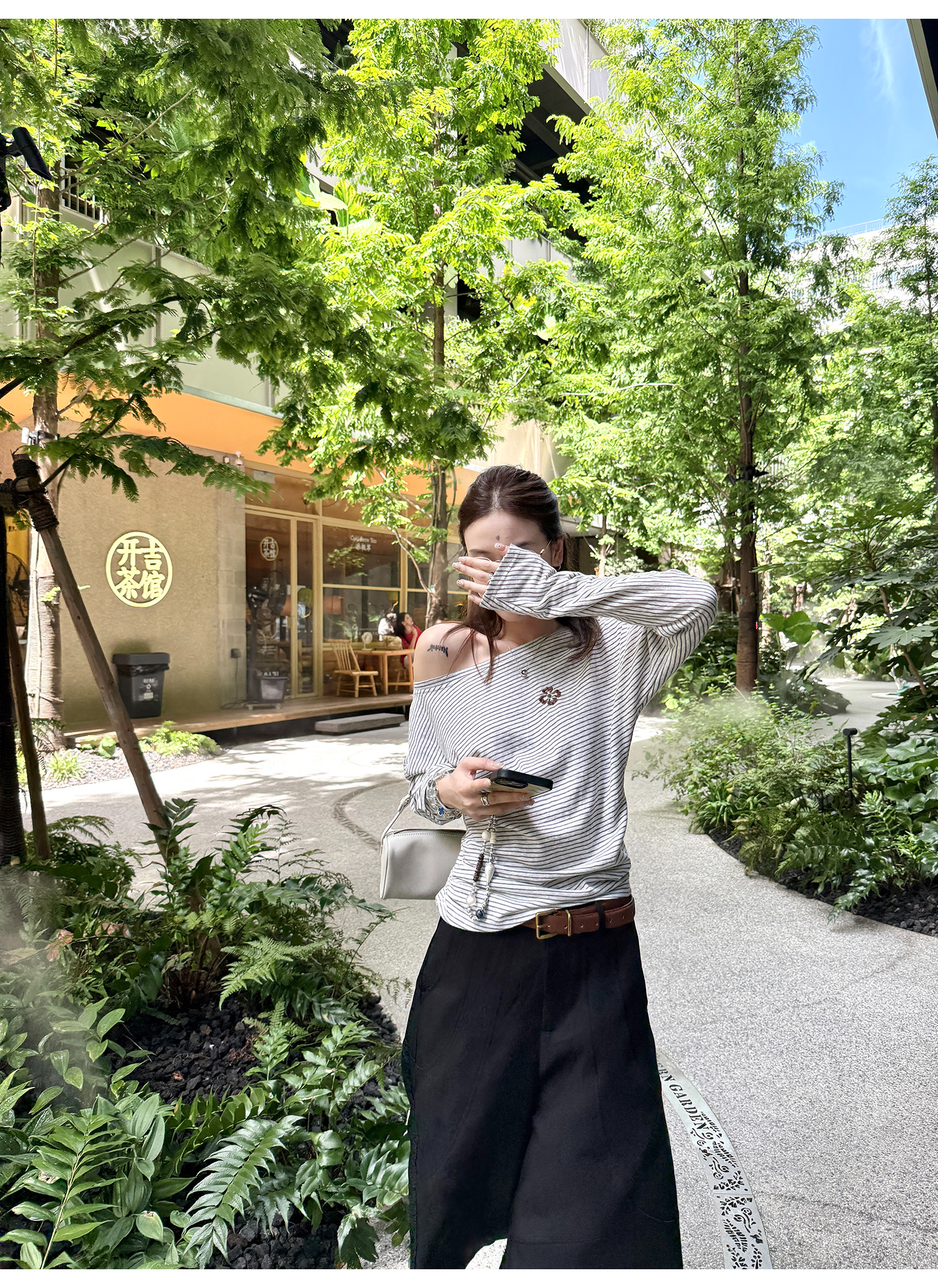 LelyMooch 小花刺繍ストライプトップス  LEM210