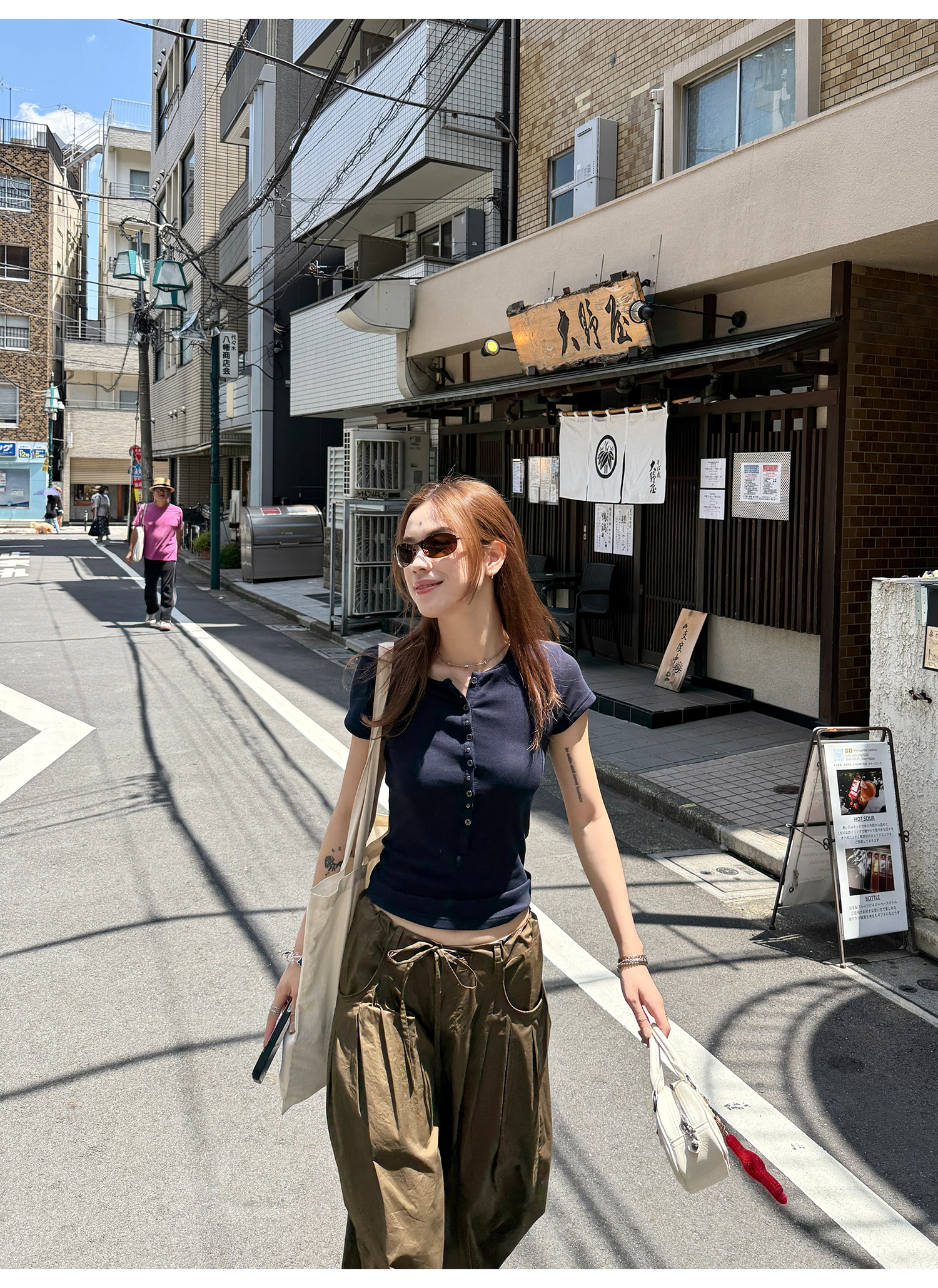 LelyMooch 選べる2色・テンセル混スタッズTシャツ  LEM184