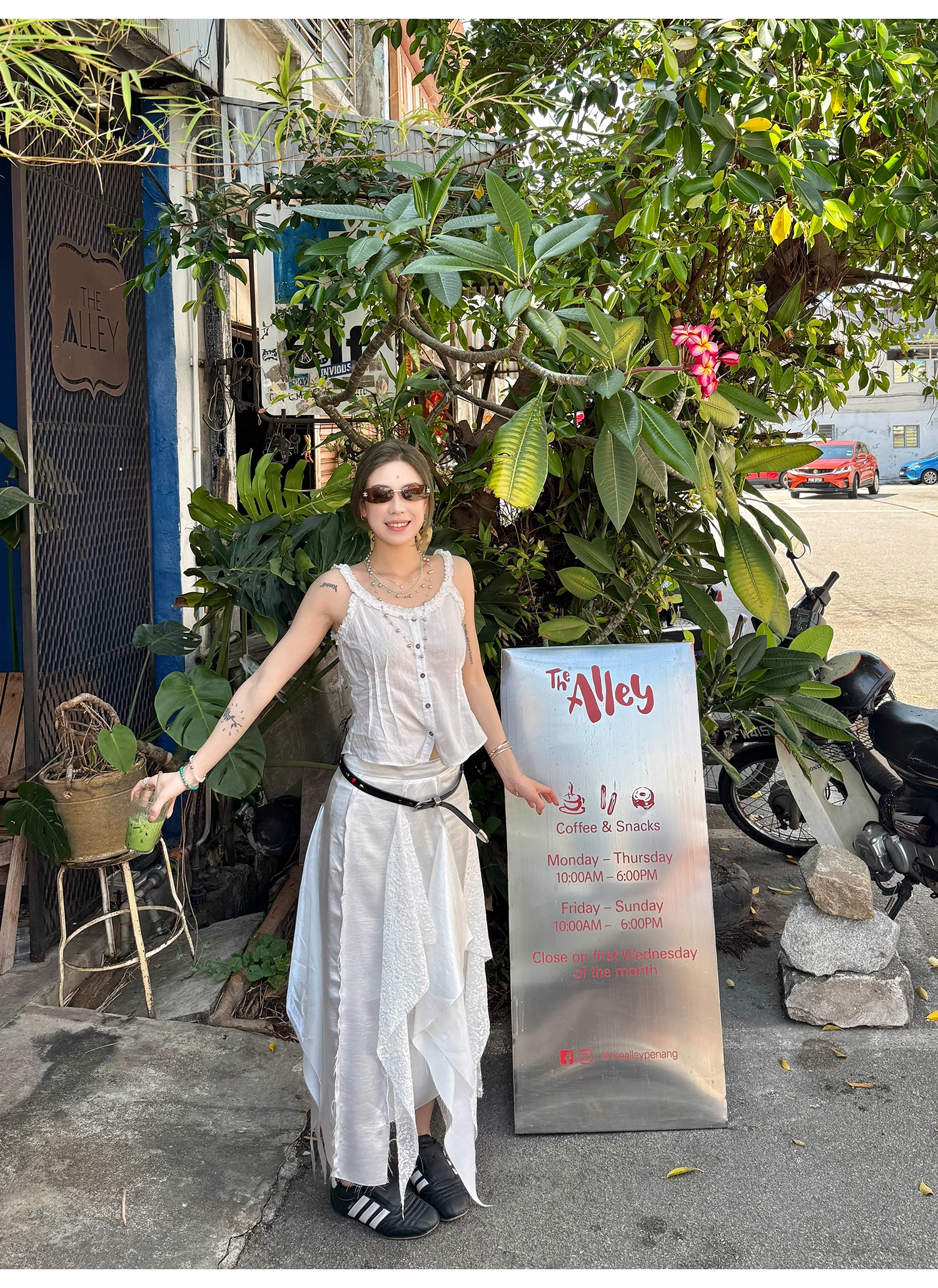 LelyMooch  重厚レース×光沢サテンスカート  LEM097