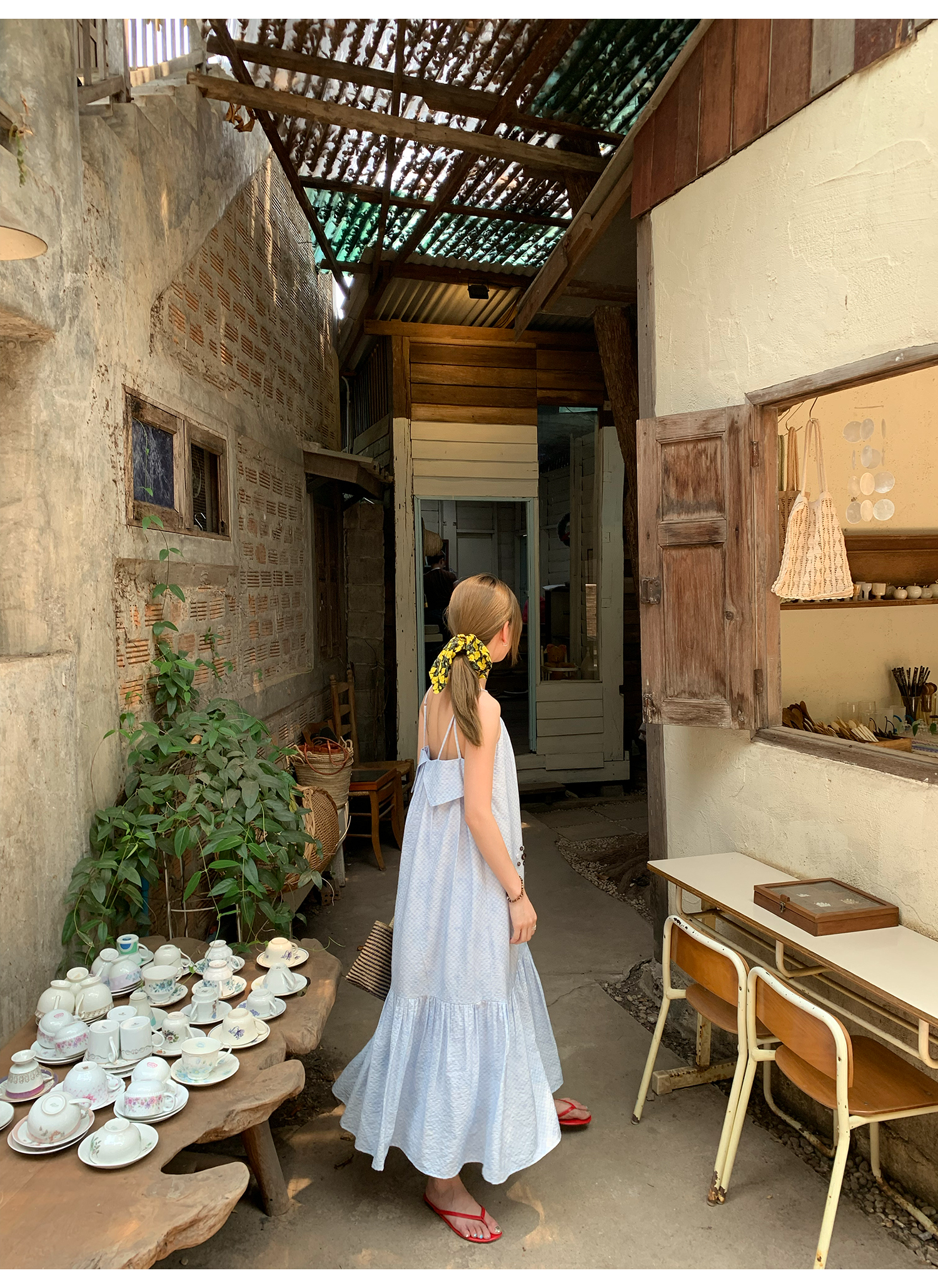 LelyMooch 花モチーフ付き ブルーキャミワンピース  LEM144