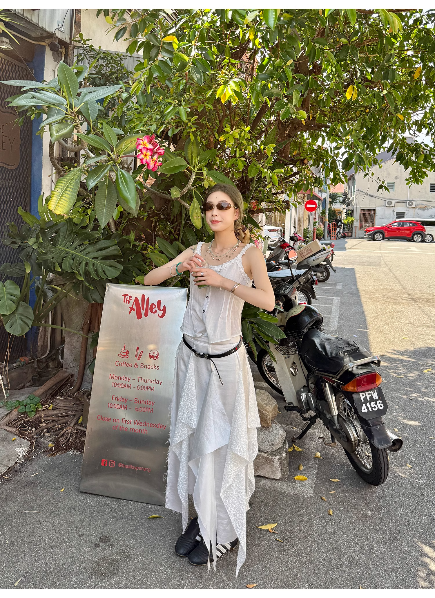 LelyMooch  重厚レース×光沢サテンスカート  LEM097